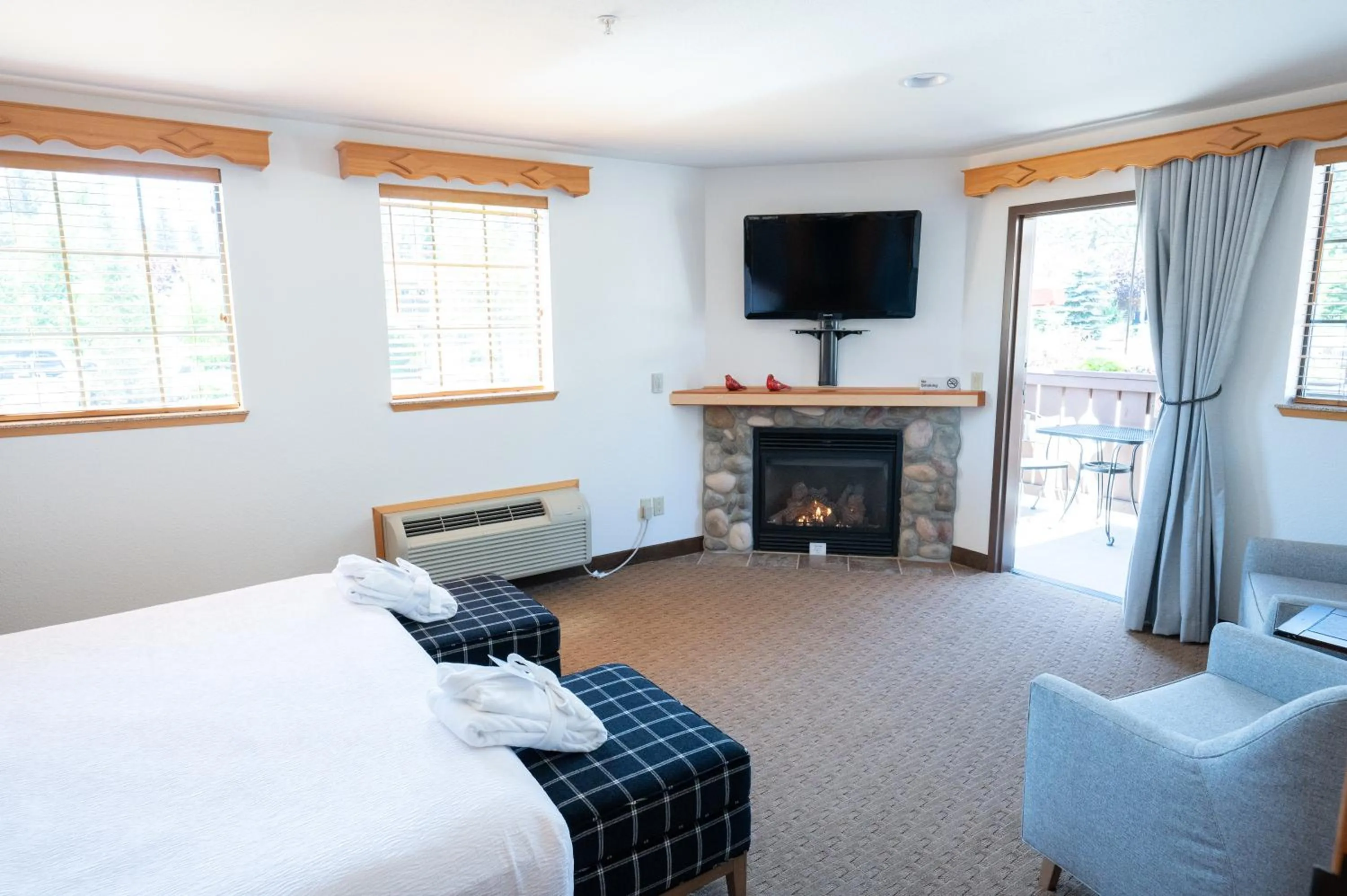 Bed in Icicle Village Resort