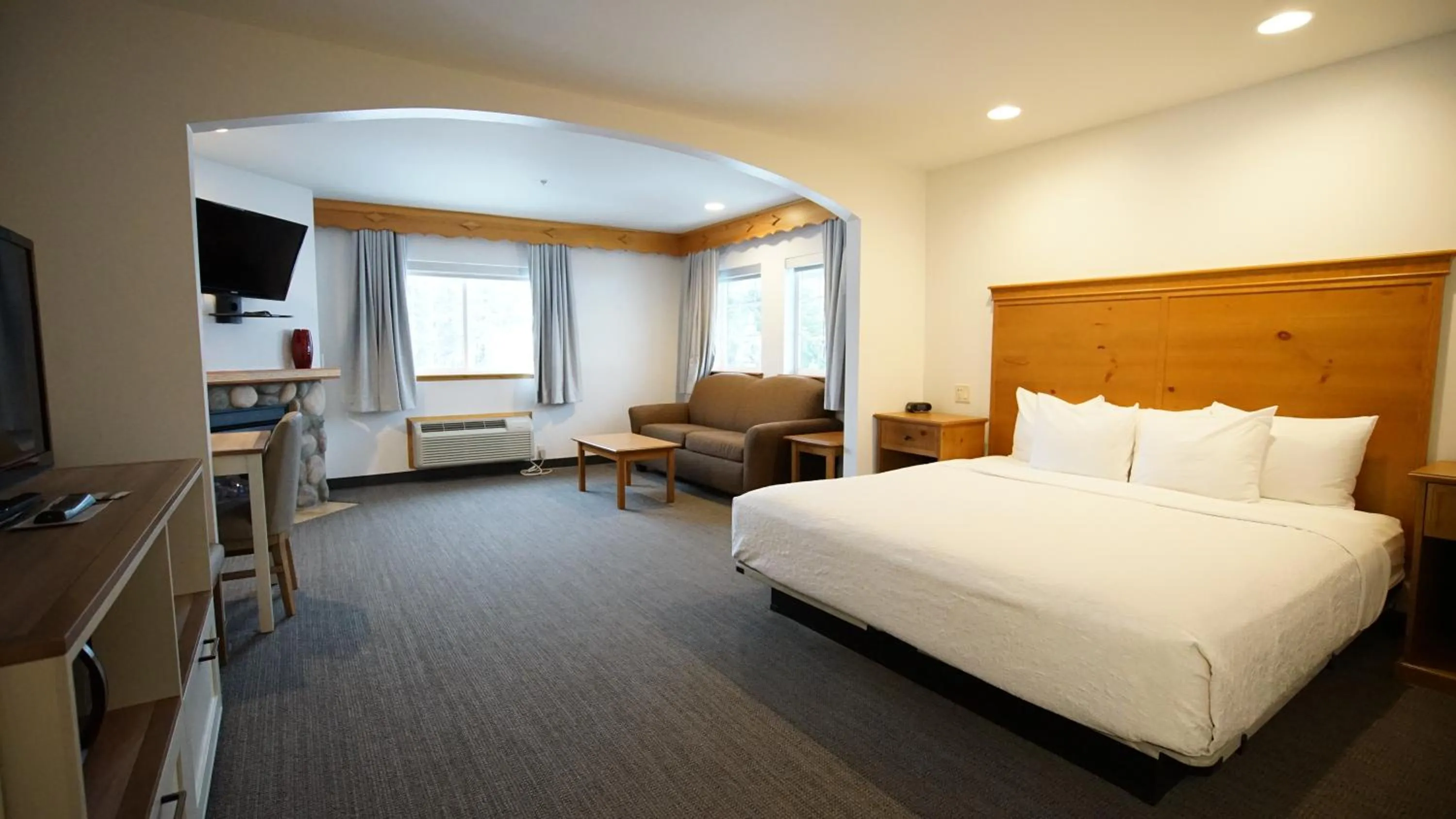 Bed in Icicle Village Resort