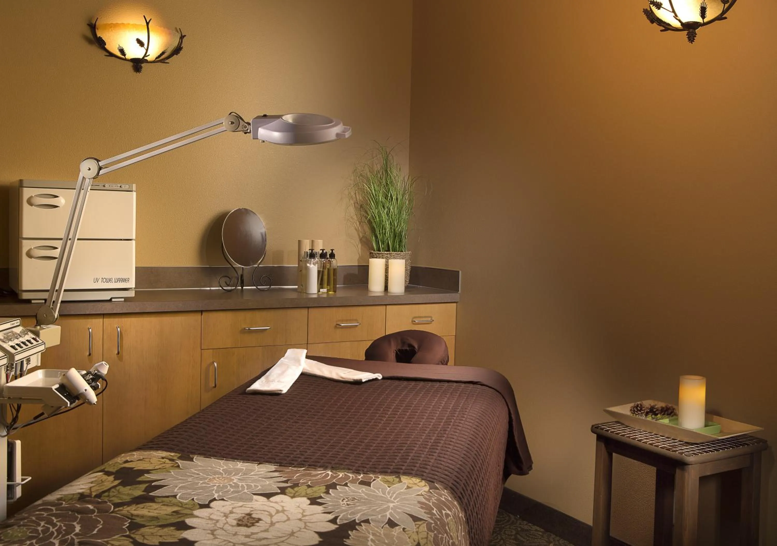 Massage, Bed in Icicle Village Resort