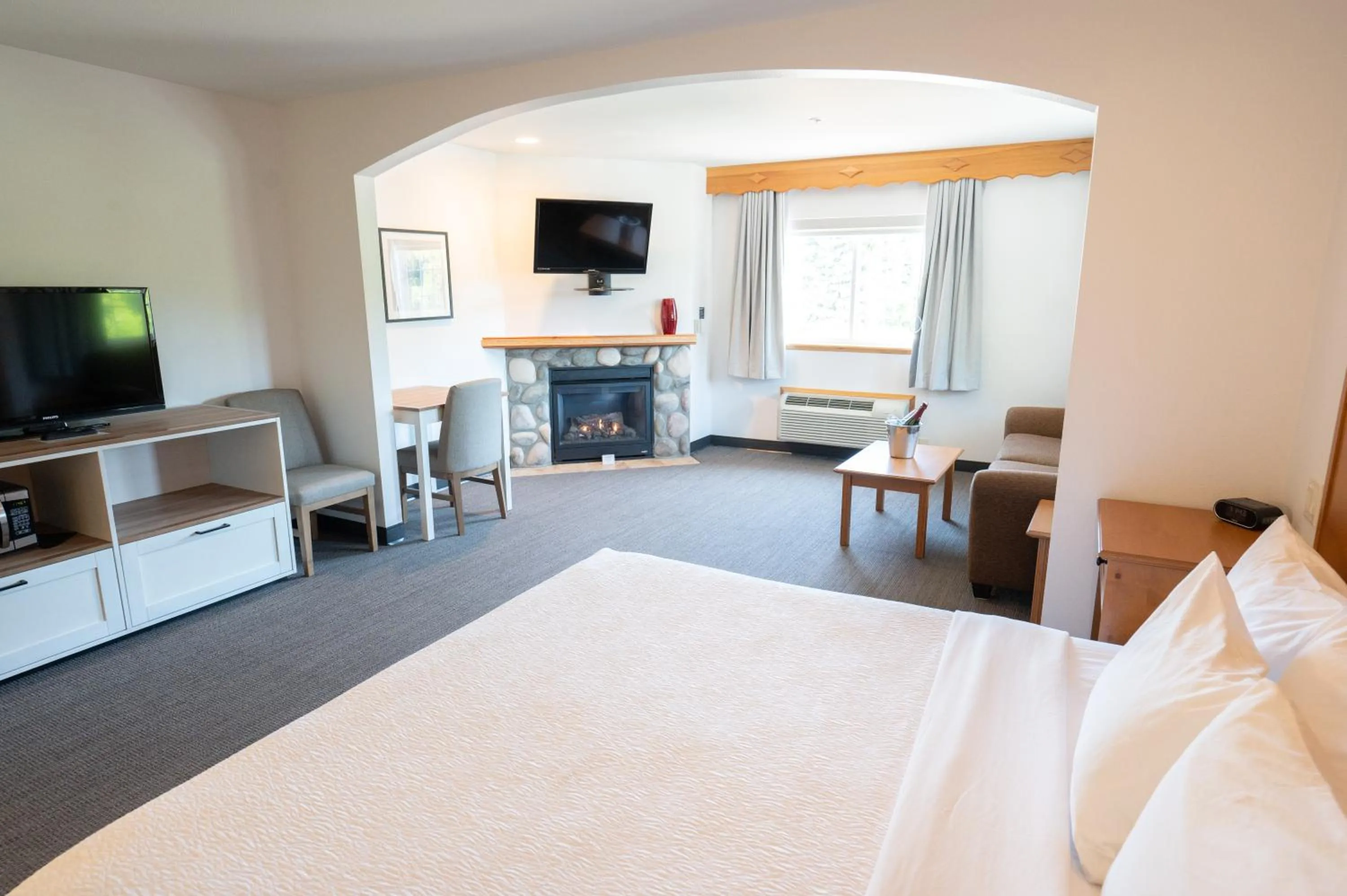 Bed in Icicle Village Resort