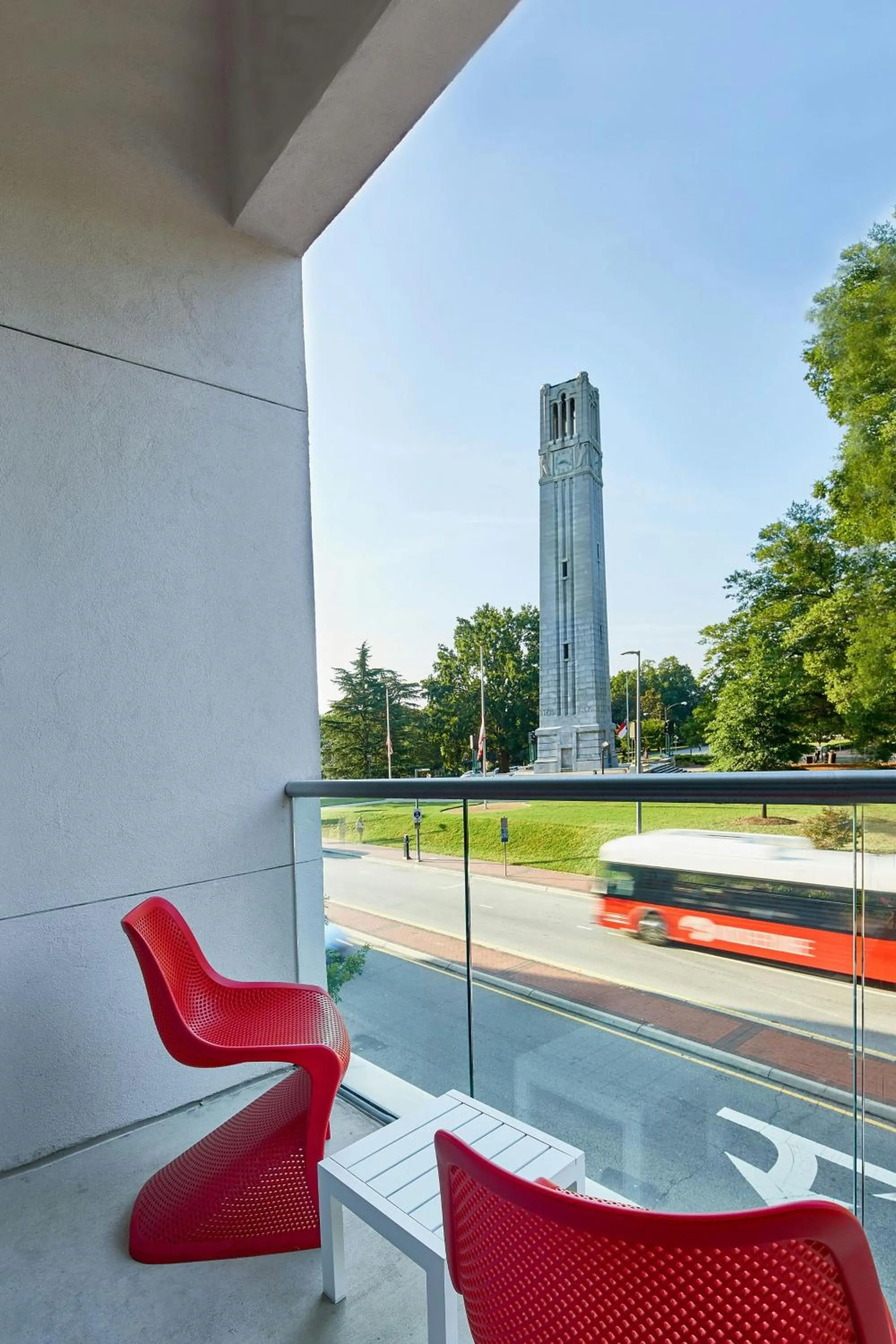 Photo of the whole room in Aloft Raleigh