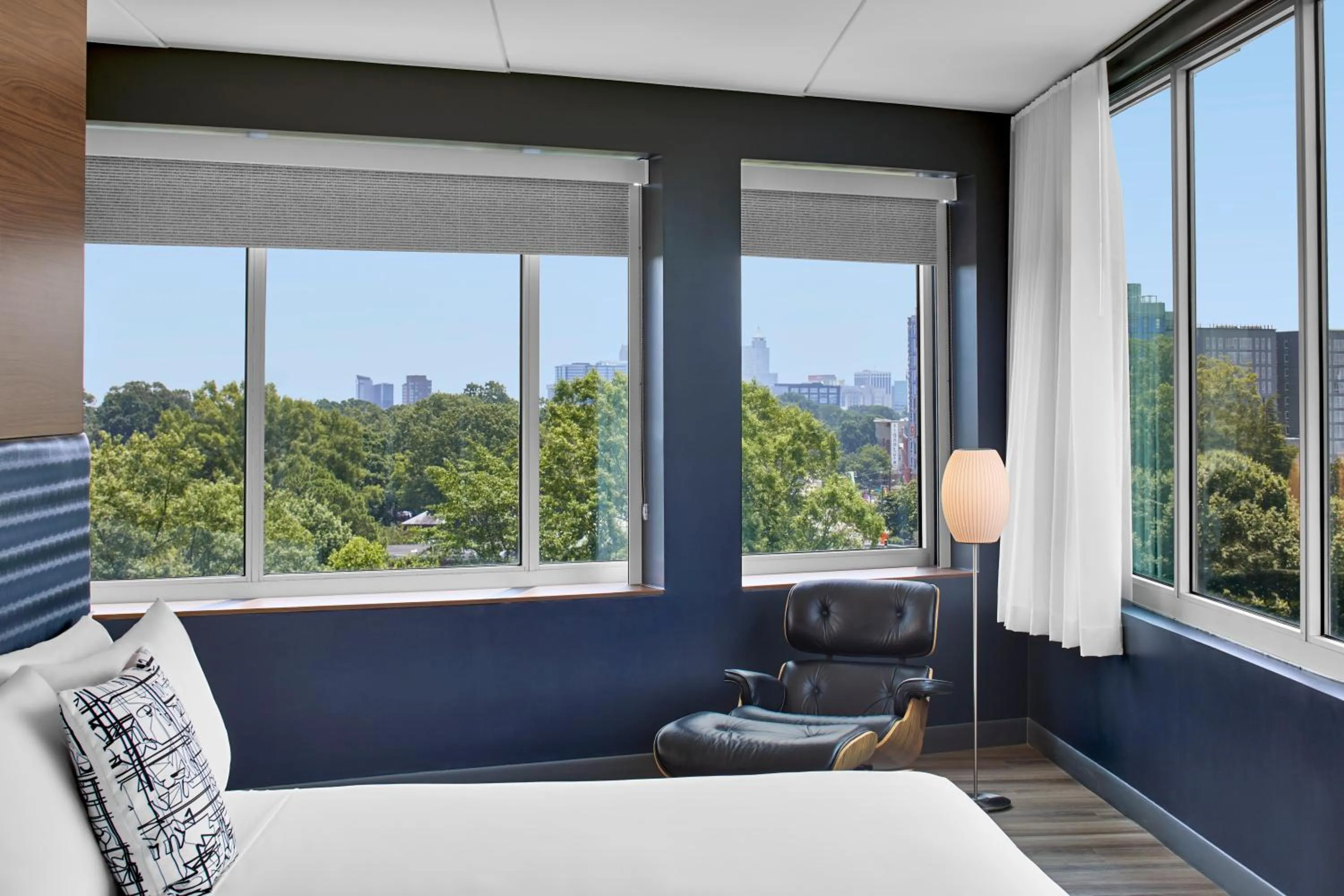 View (from property/room), Bed in Aloft Raleigh