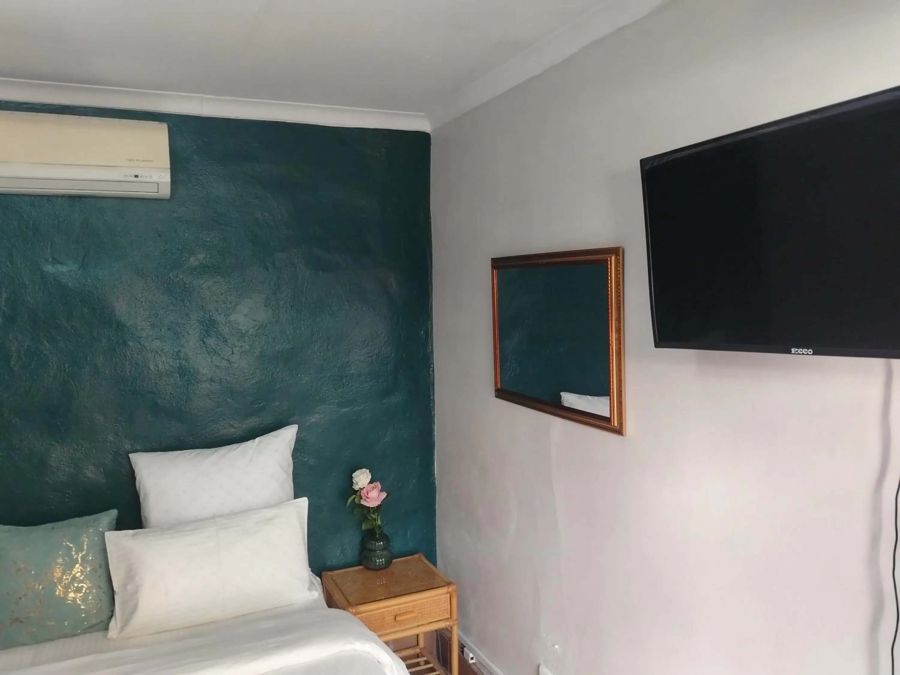 Bed in Brookyard Guest House