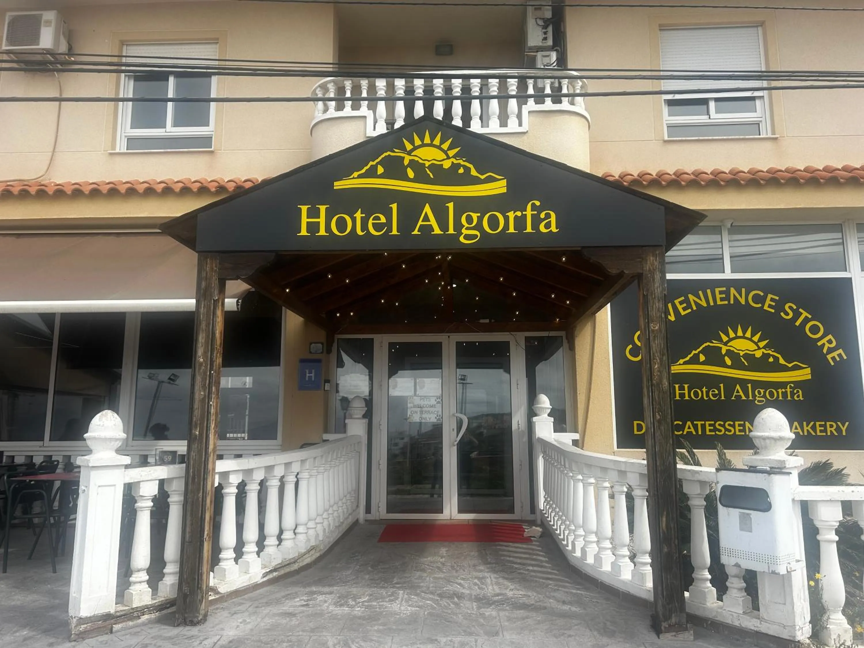 Facade/entrance in Hotel Algorfa