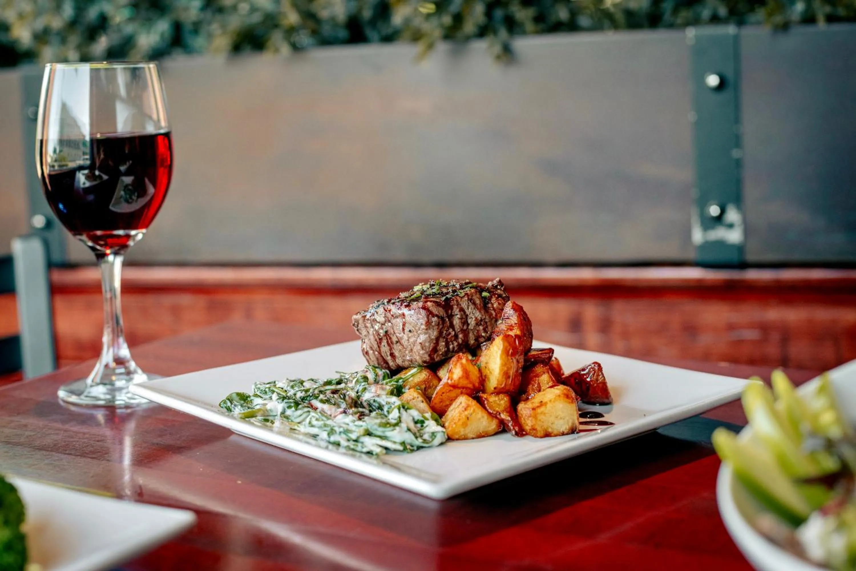 Restaurant/places to eat in Hotel St Michael, BW Premier Collection