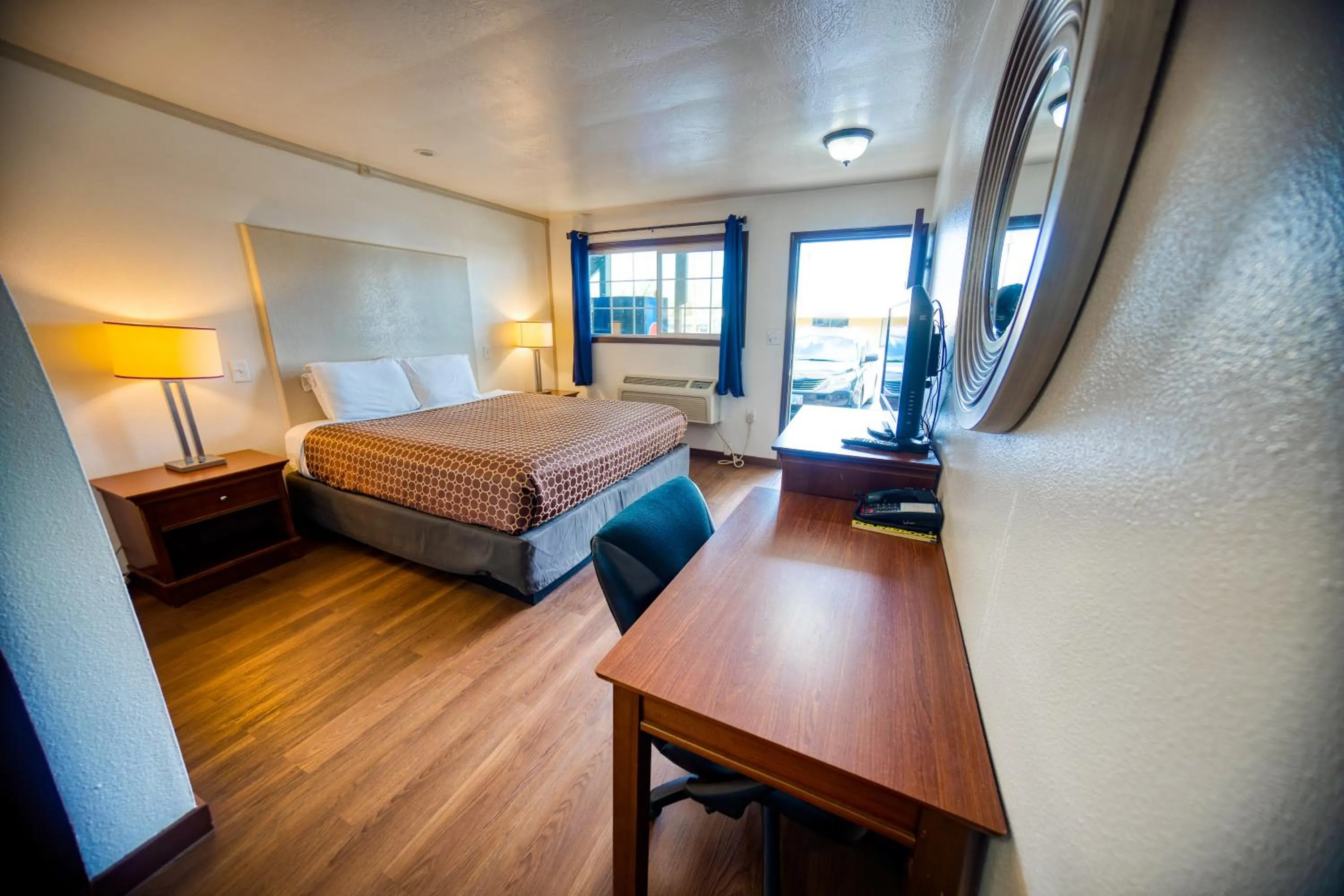 TV and multimedia, Bed in Budget Inn