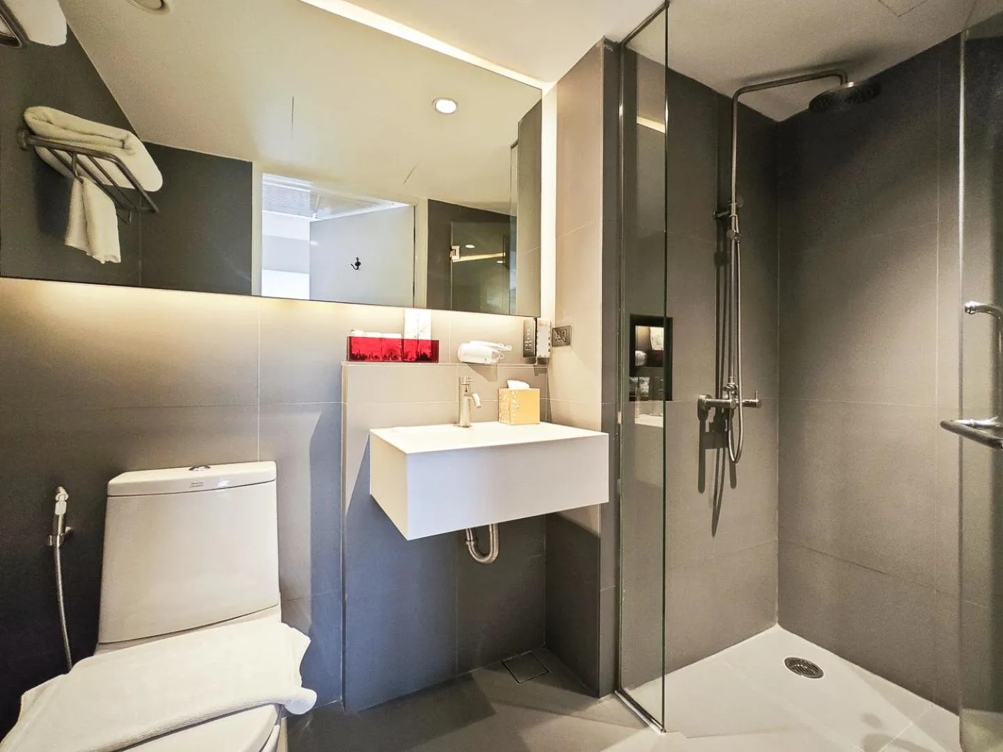 Bathroom in Galleria 12 Sukhumvit Bangkok by Compass Hospitality