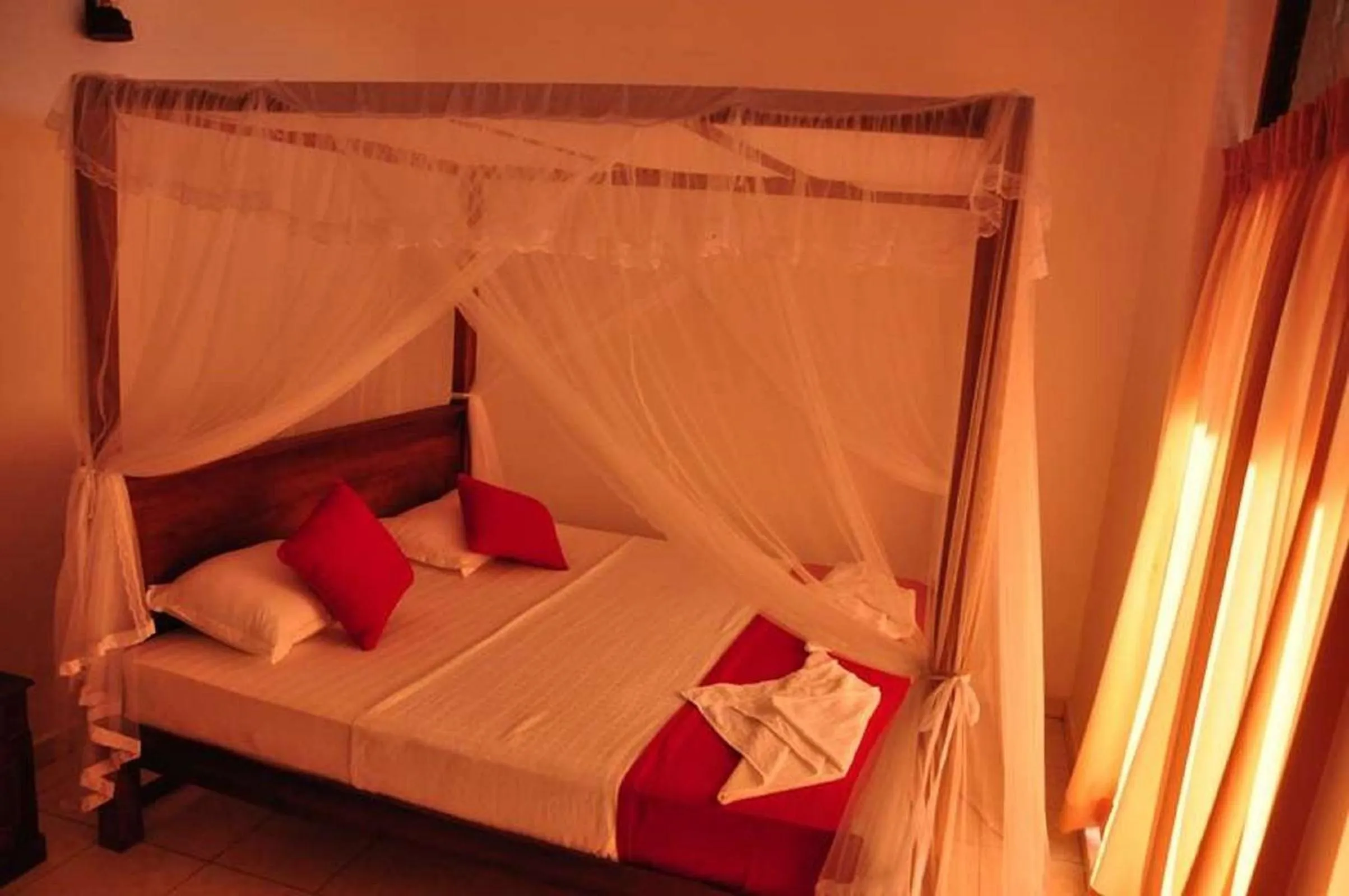 Photo of the whole room, Bed in Sunset Fort Galle