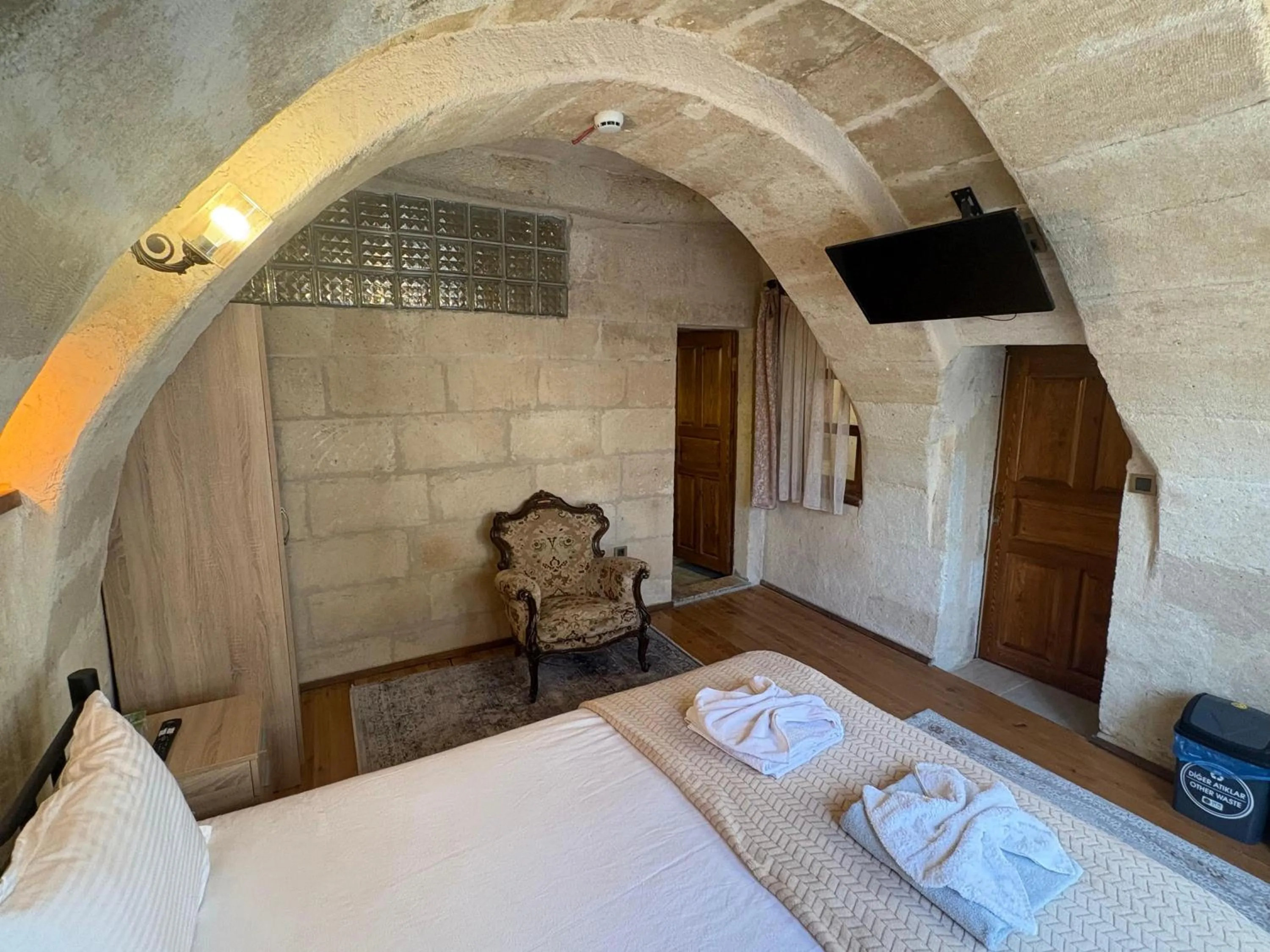 Standard Double Room in Ekoton Cave Hotel