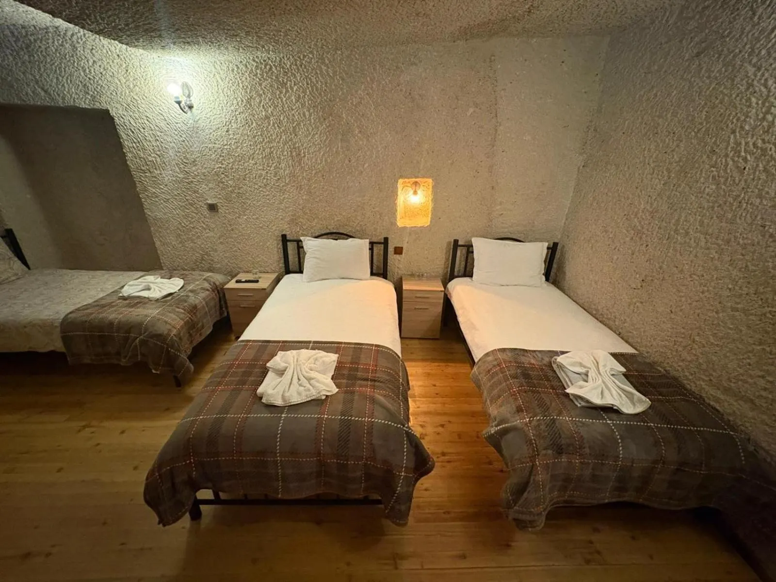 Budget Triple Room in Ekoton Cave Hotel