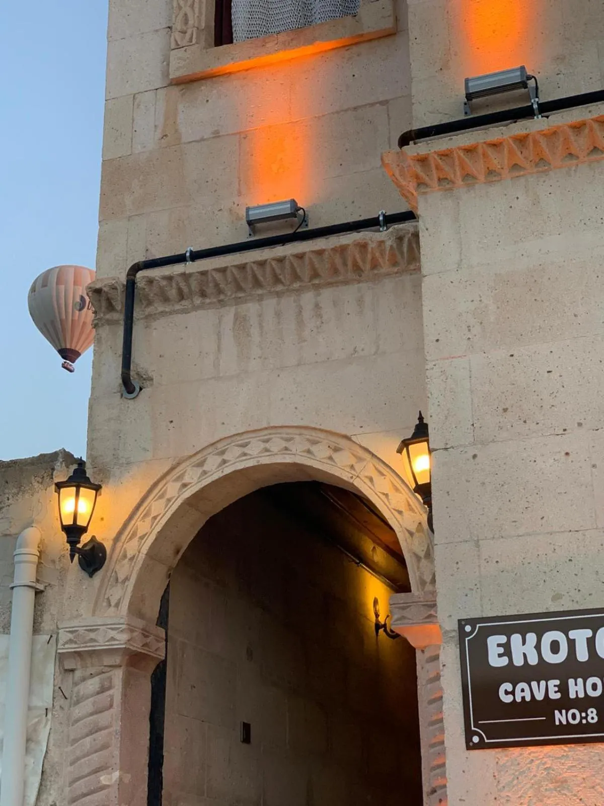 Ekoton Cave Hotel