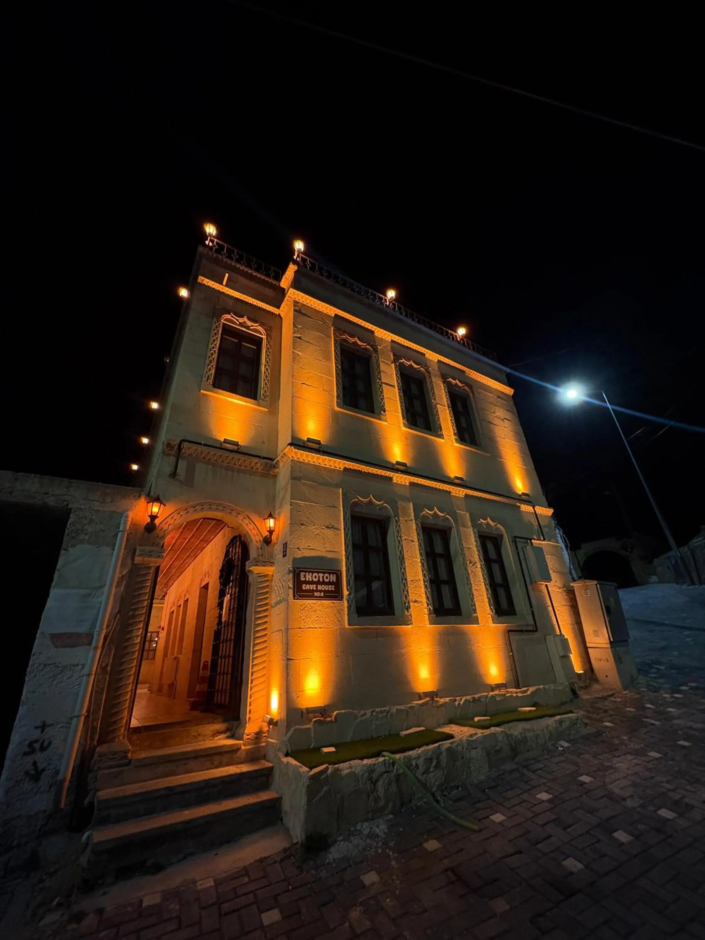 Ekoton Cave Hotel