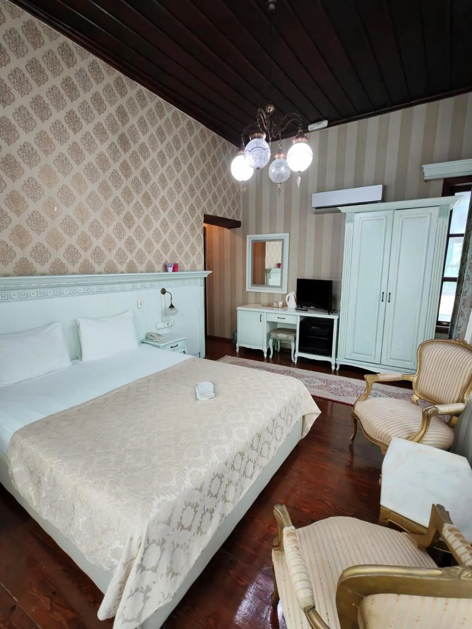 Bed in Bursa İpekyolu Hotel