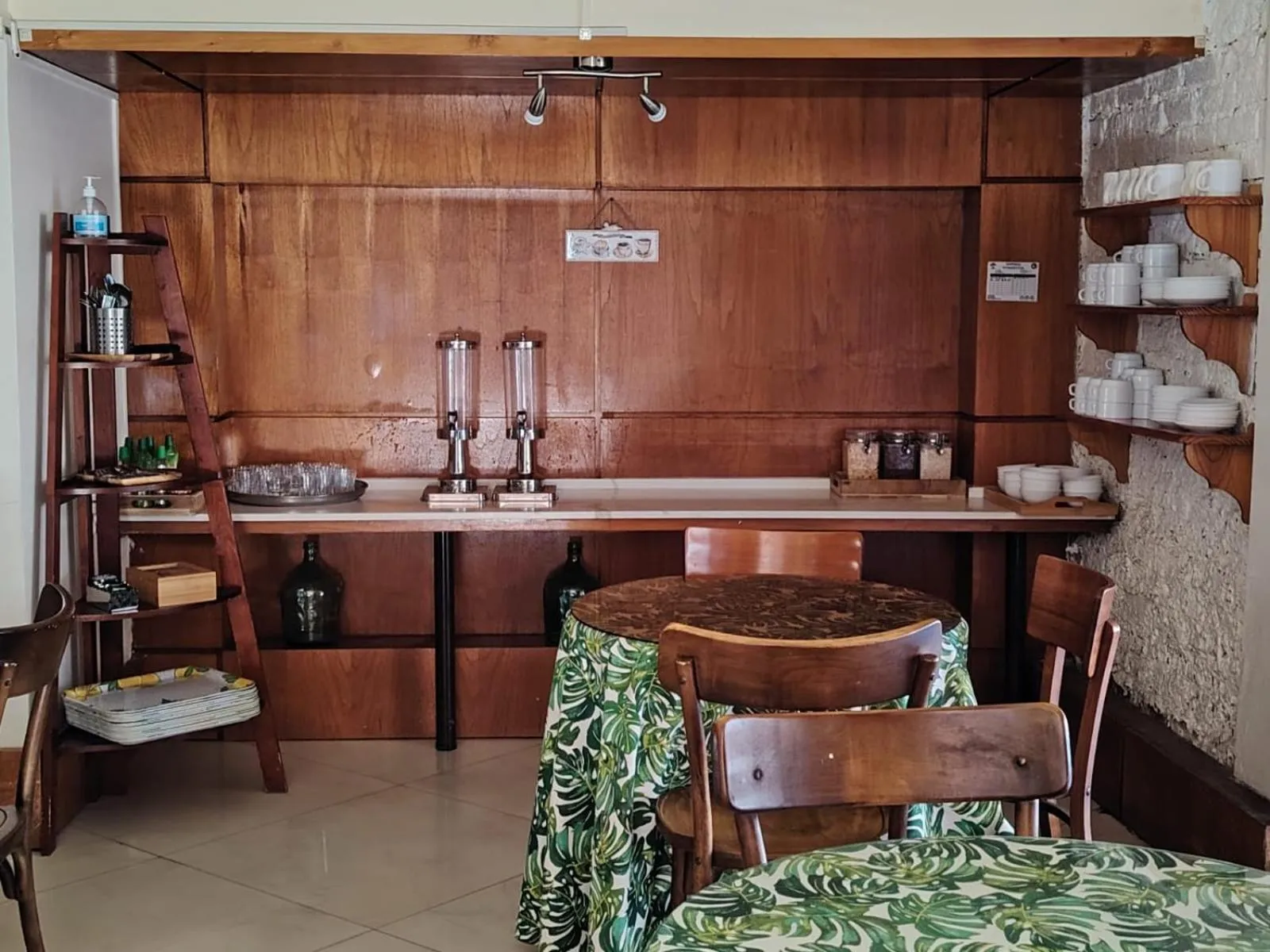 Dining area in Hotel Cano
