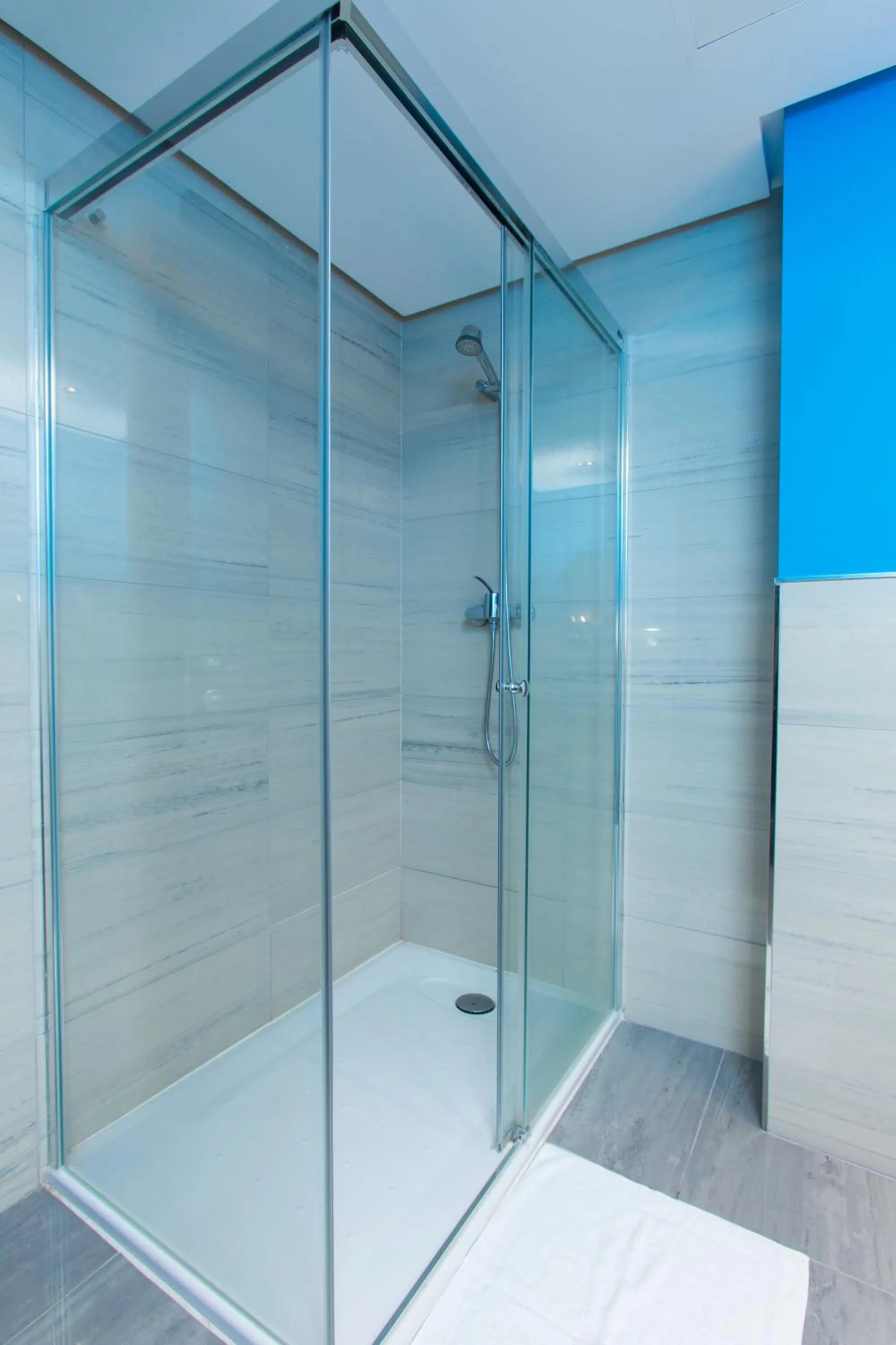 Shower in Apartamentos Fuengirola Playa