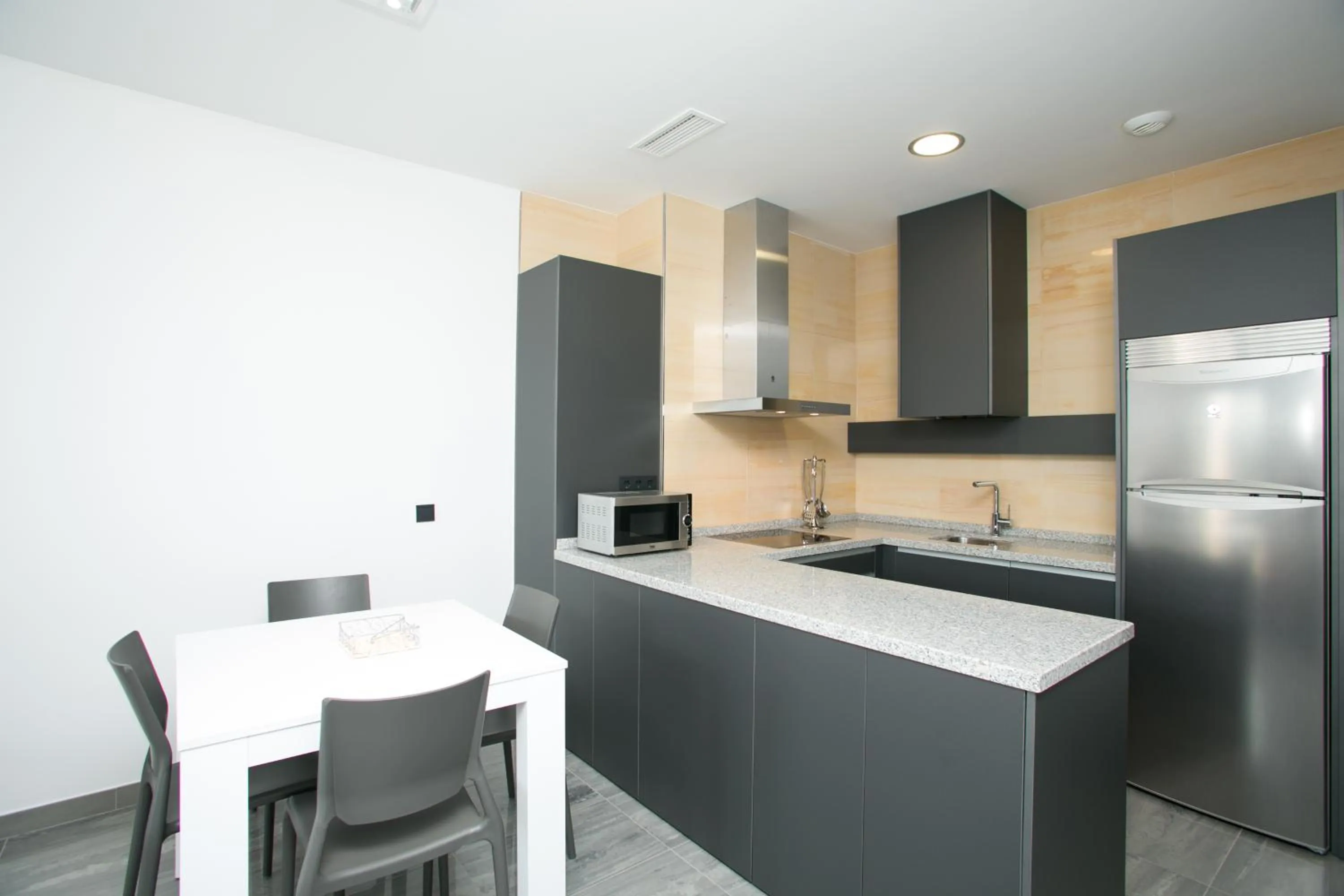 Kitchen or kitchenette in Apartamentos Fuengirola Playa
