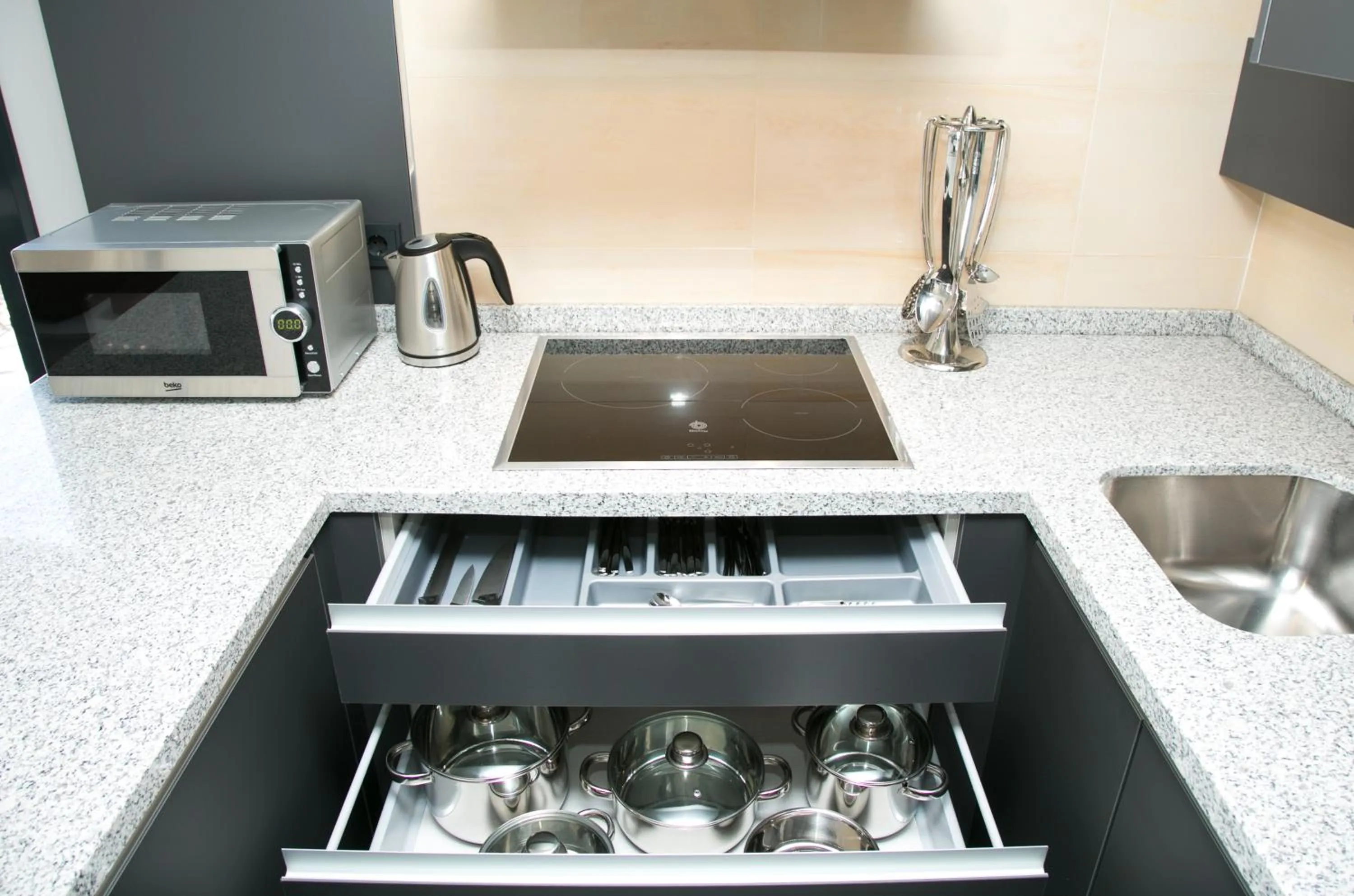 Kitchen or kitchenette in Apartamentos Fuengirola Playa