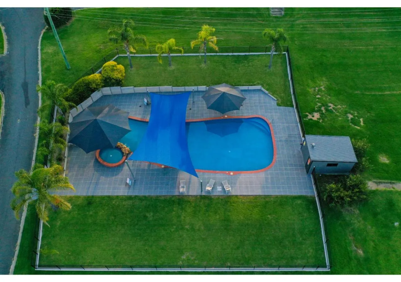 Swimming pool in Discovery Parks - Lake Hume, New South Wales