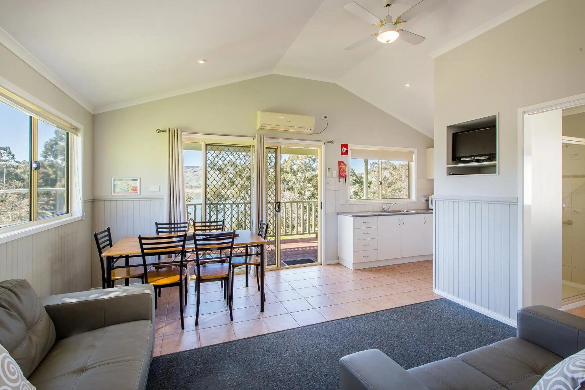 Dining area in Discovery Parks - Lake Hume, New South Wales
