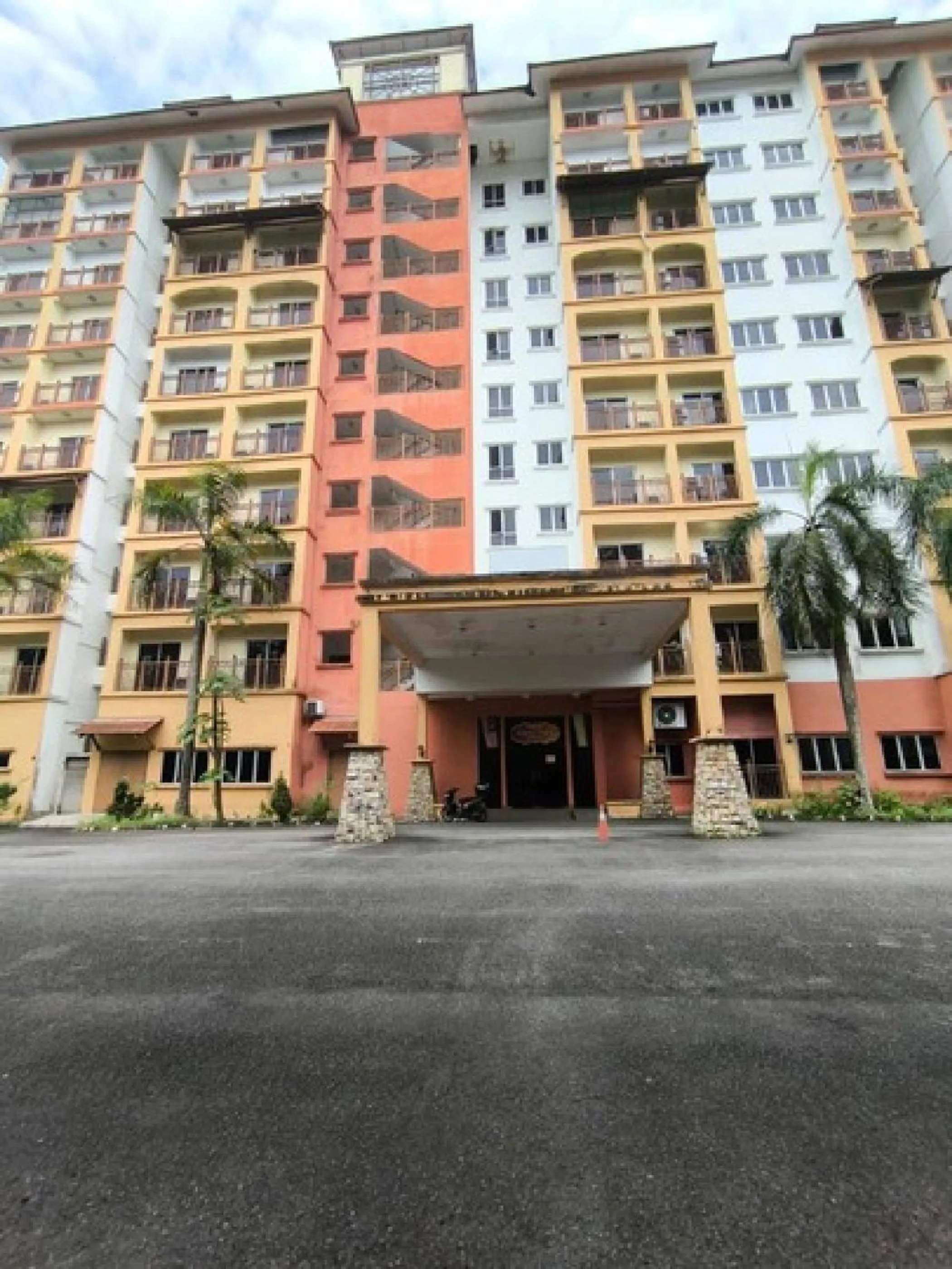 Property building in Capital O Suria Urban Escape
