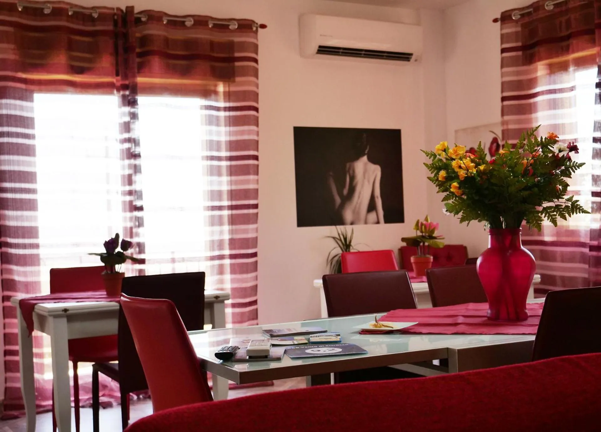 Communal lounge/ TV room in B&B Vento di Scirocco