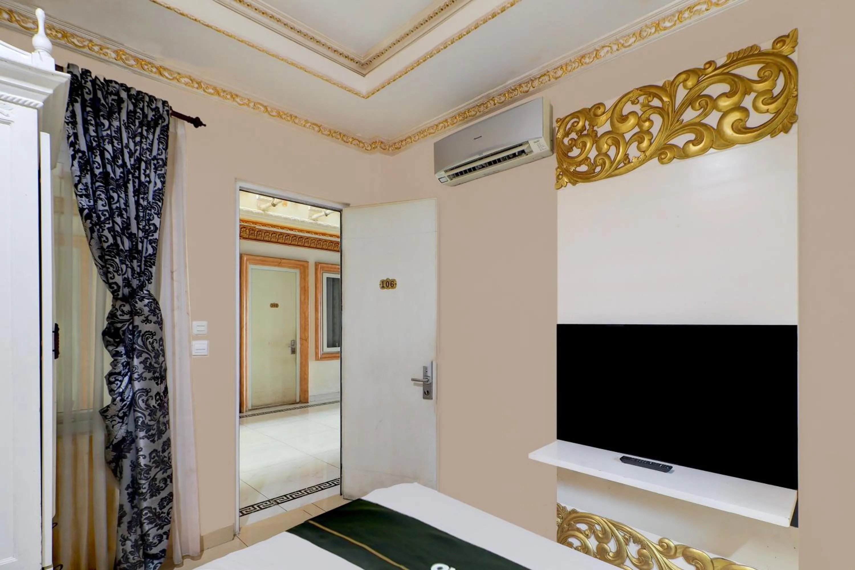 TV and multimedia in Hotel O My Home@Bali