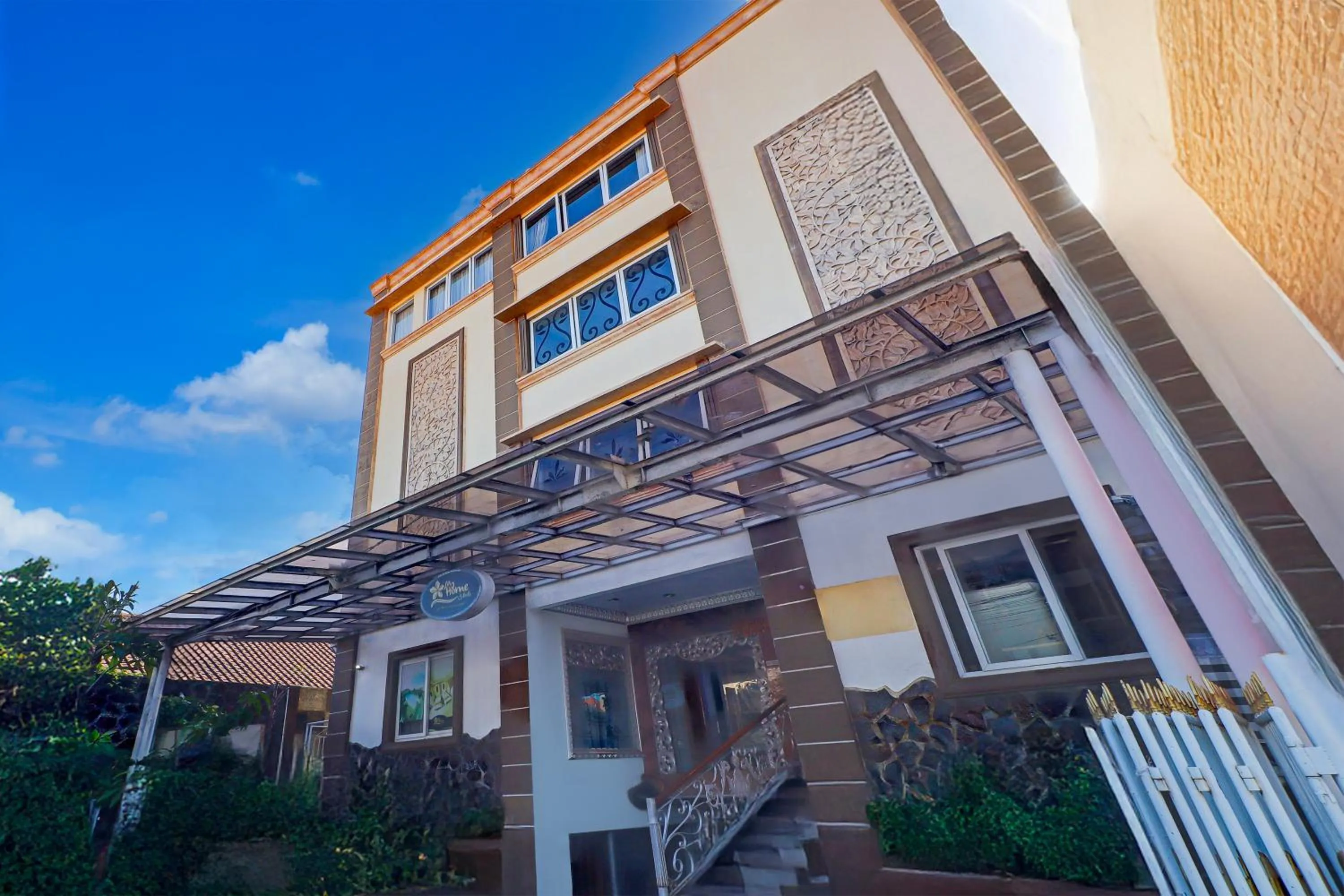 Facade/entrance in Hotel O My Home@Bali