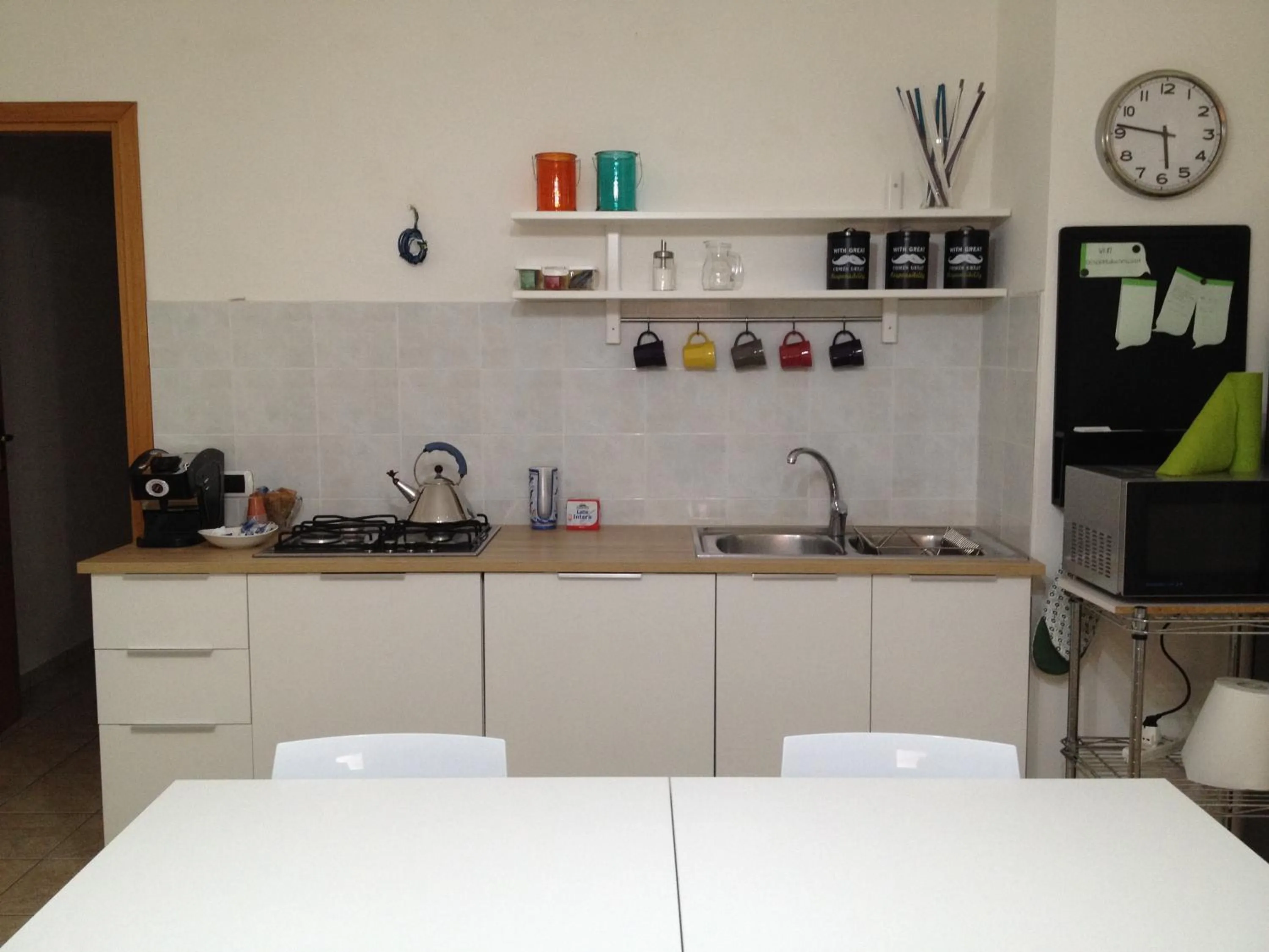 Communal kitchen in Akron B&B