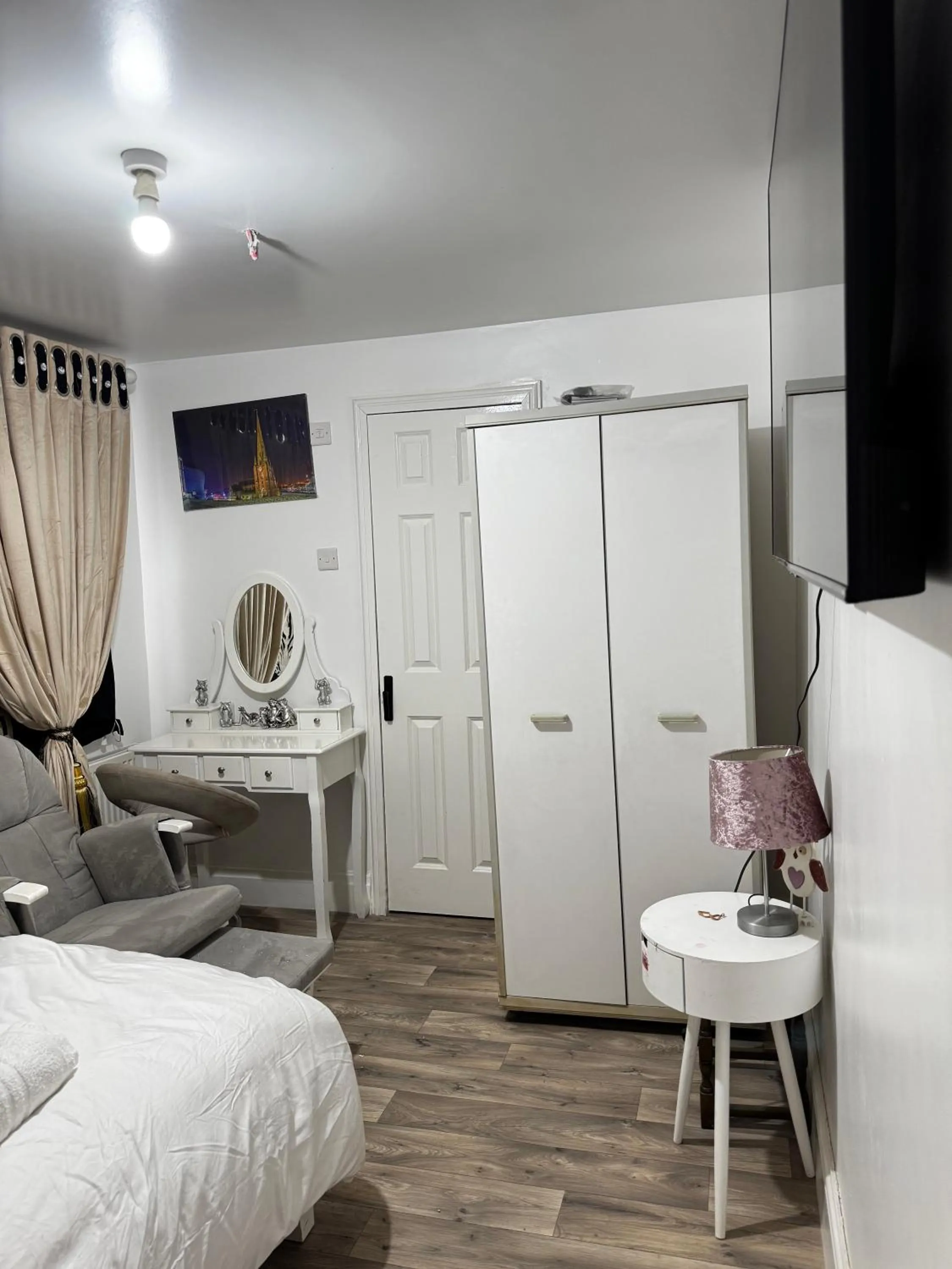 Bedroom, Bed in OYO Unique Guestroom - Farnworth, Easy Access to Bolton