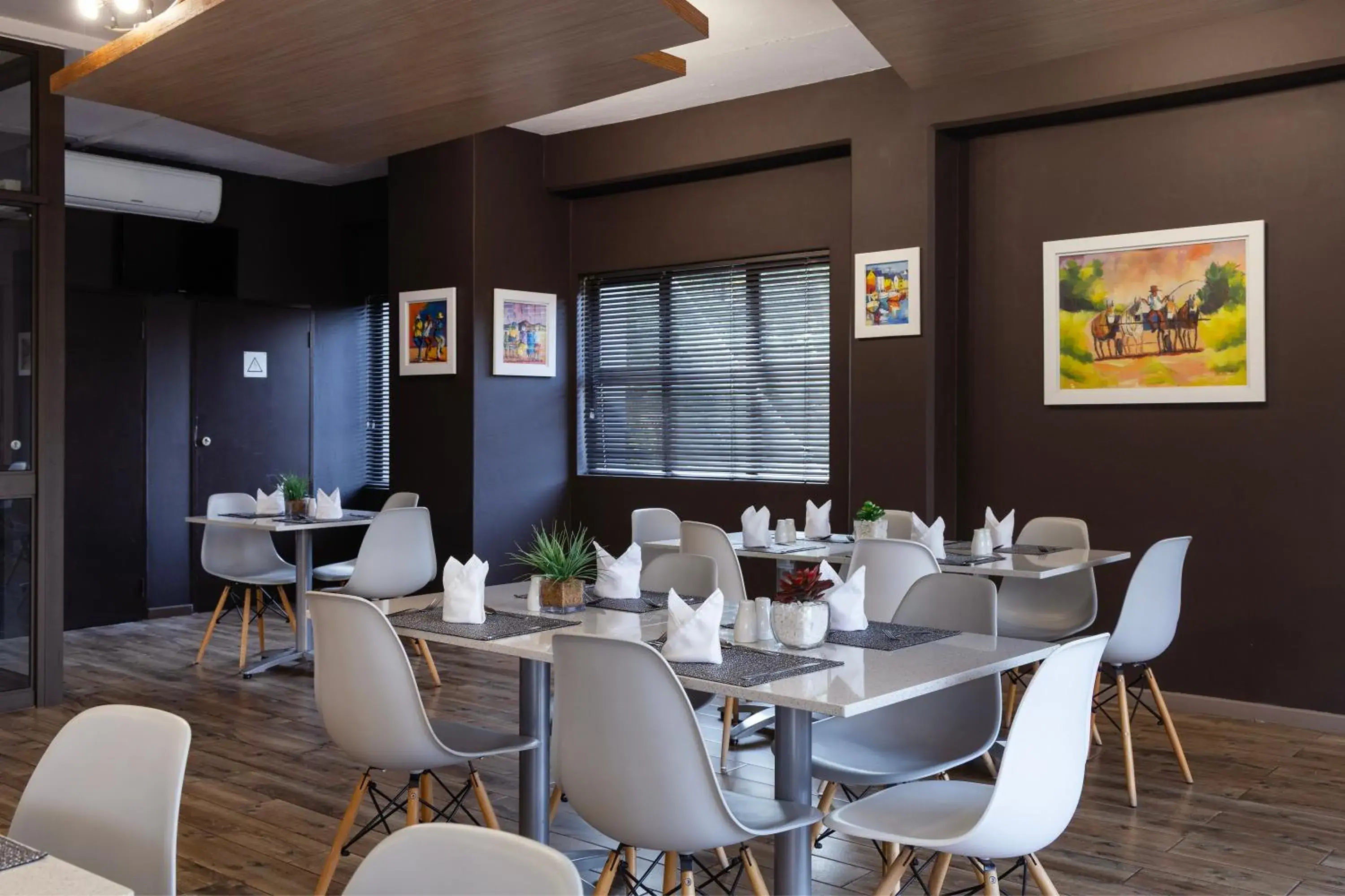 Restaurant/places to eat in Akanani Apartments Restaurant/places to eat in Akanani Apartments