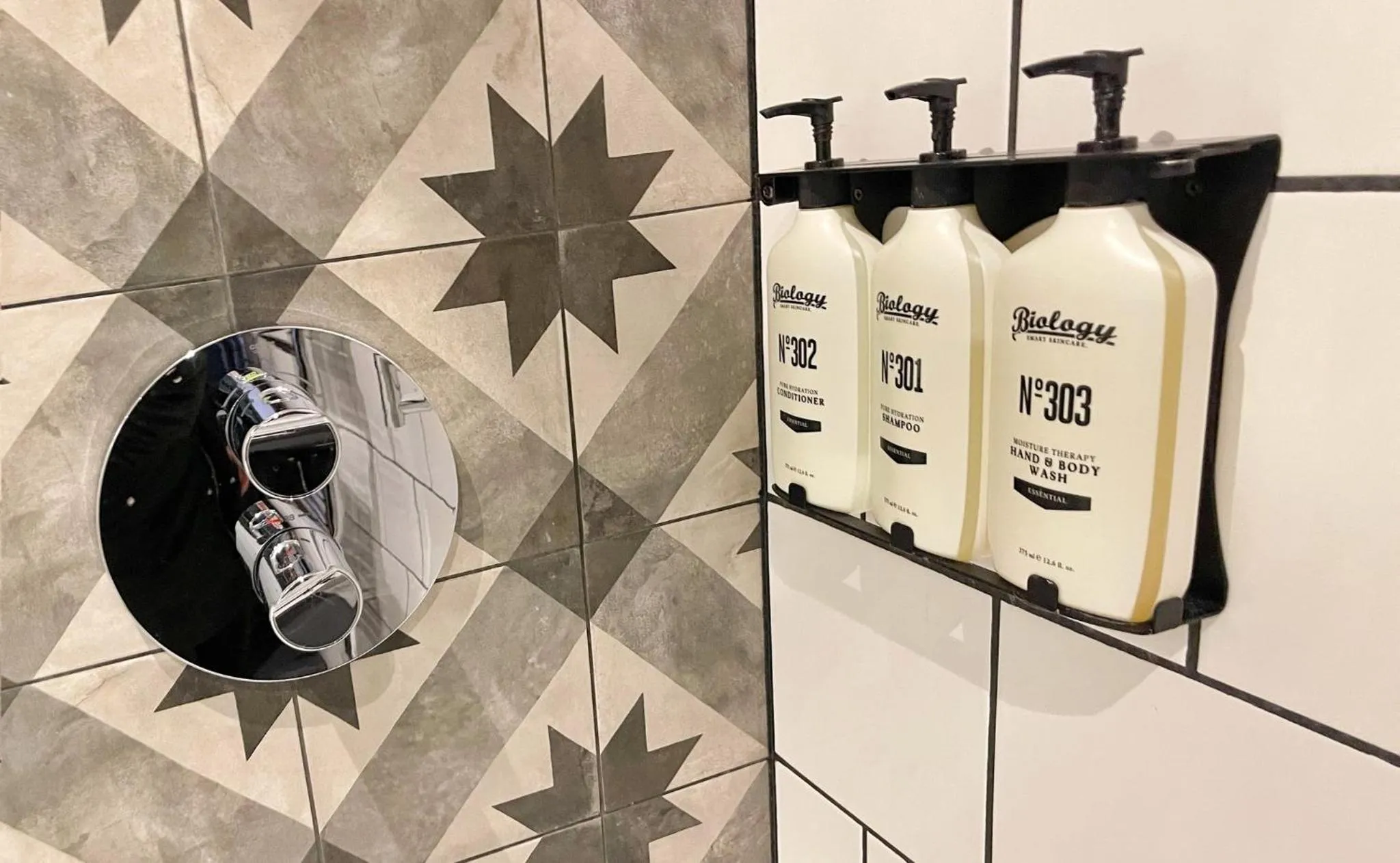 Photo of the whole room in Hotel Indigo York by IHG