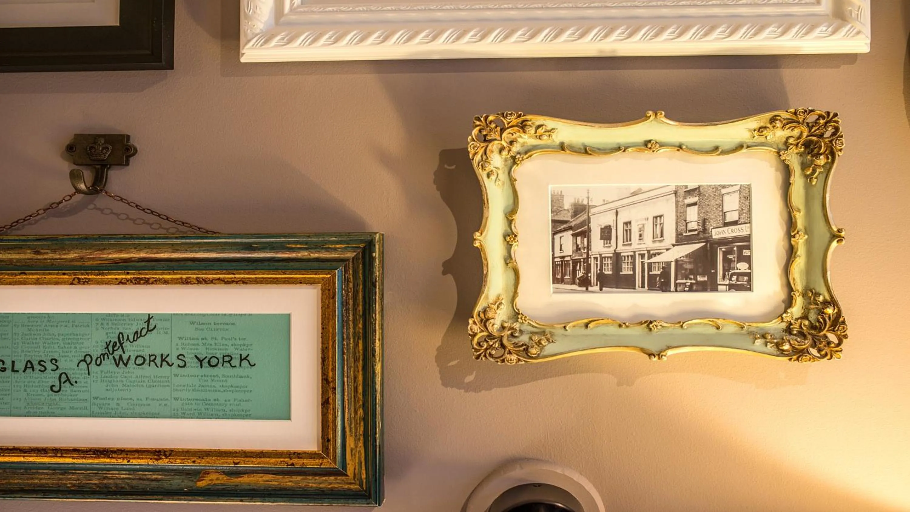 Photo of the whole room in Hotel Indigo York by IHG