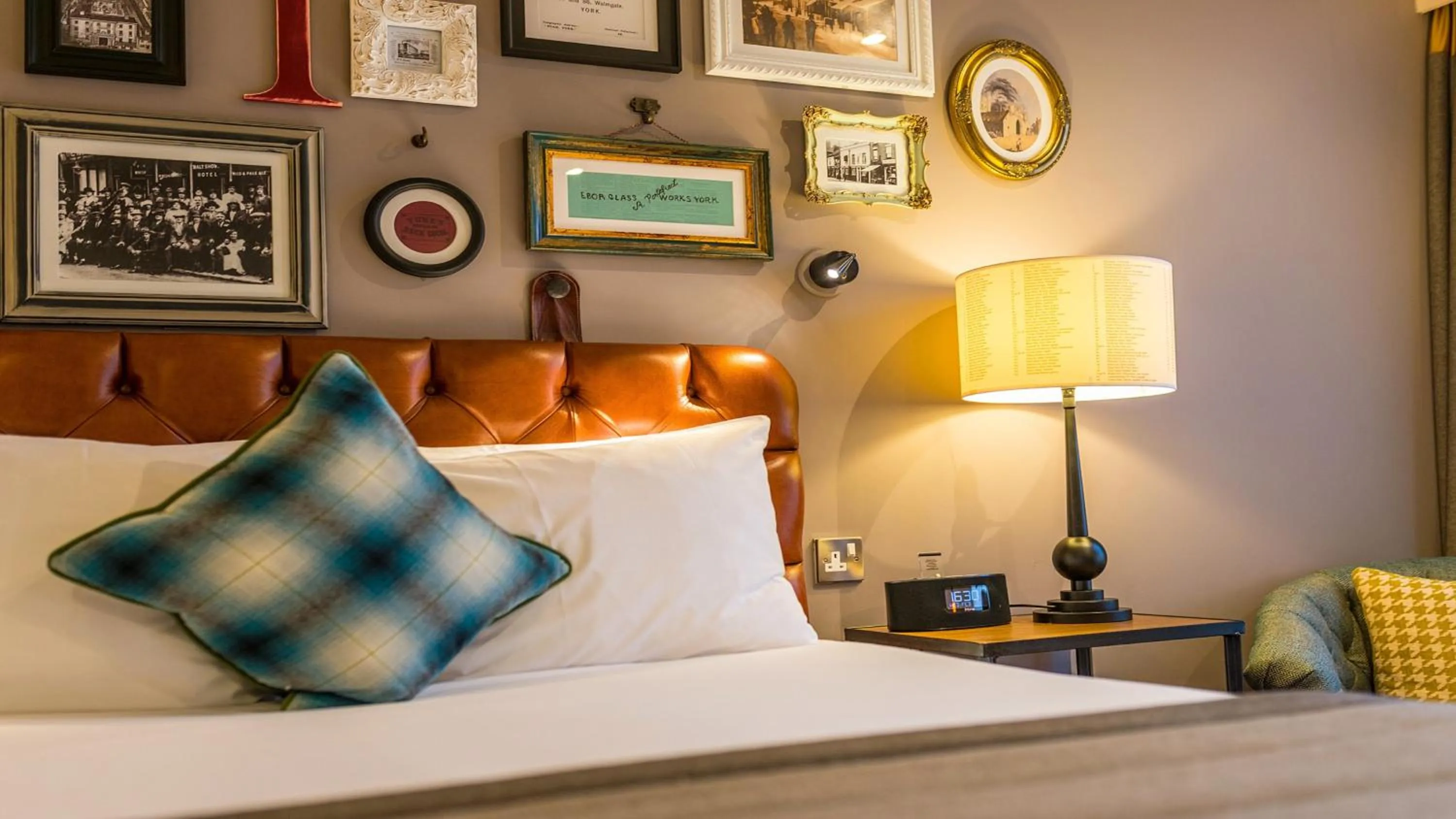 Photo of the whole room, Bed in Hotel Indigo York by IHG