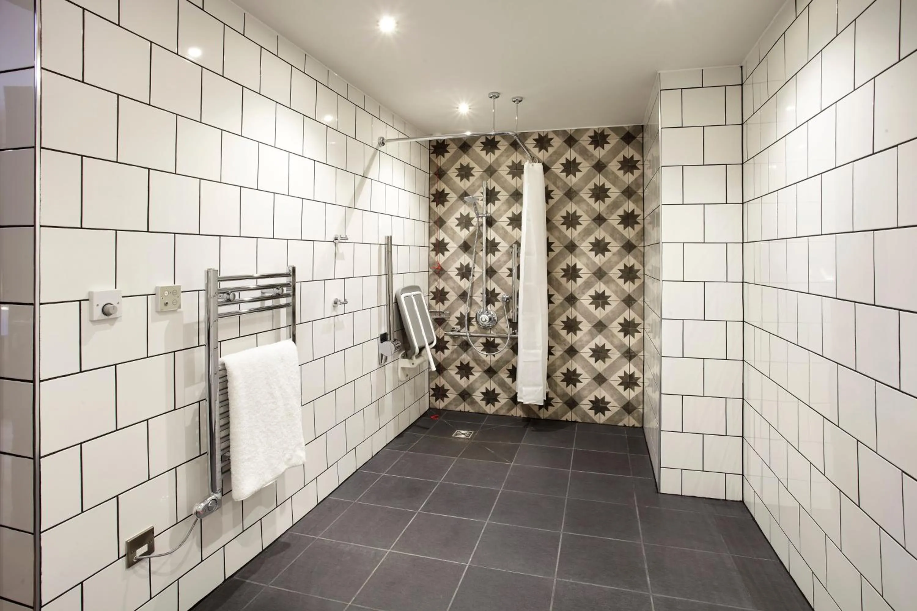 Photo of the whole room in Hotel Indigo York by IHG