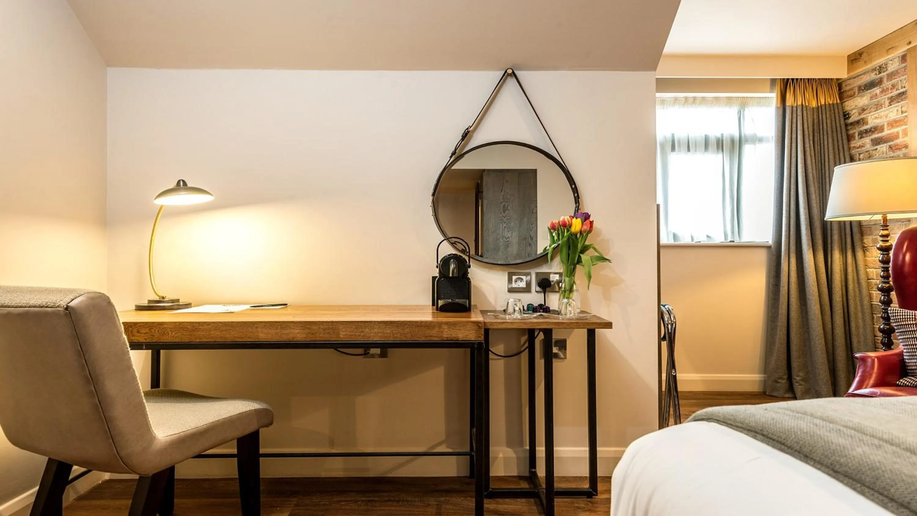 Photo of the whole room in Hotel Indigo York by IHG