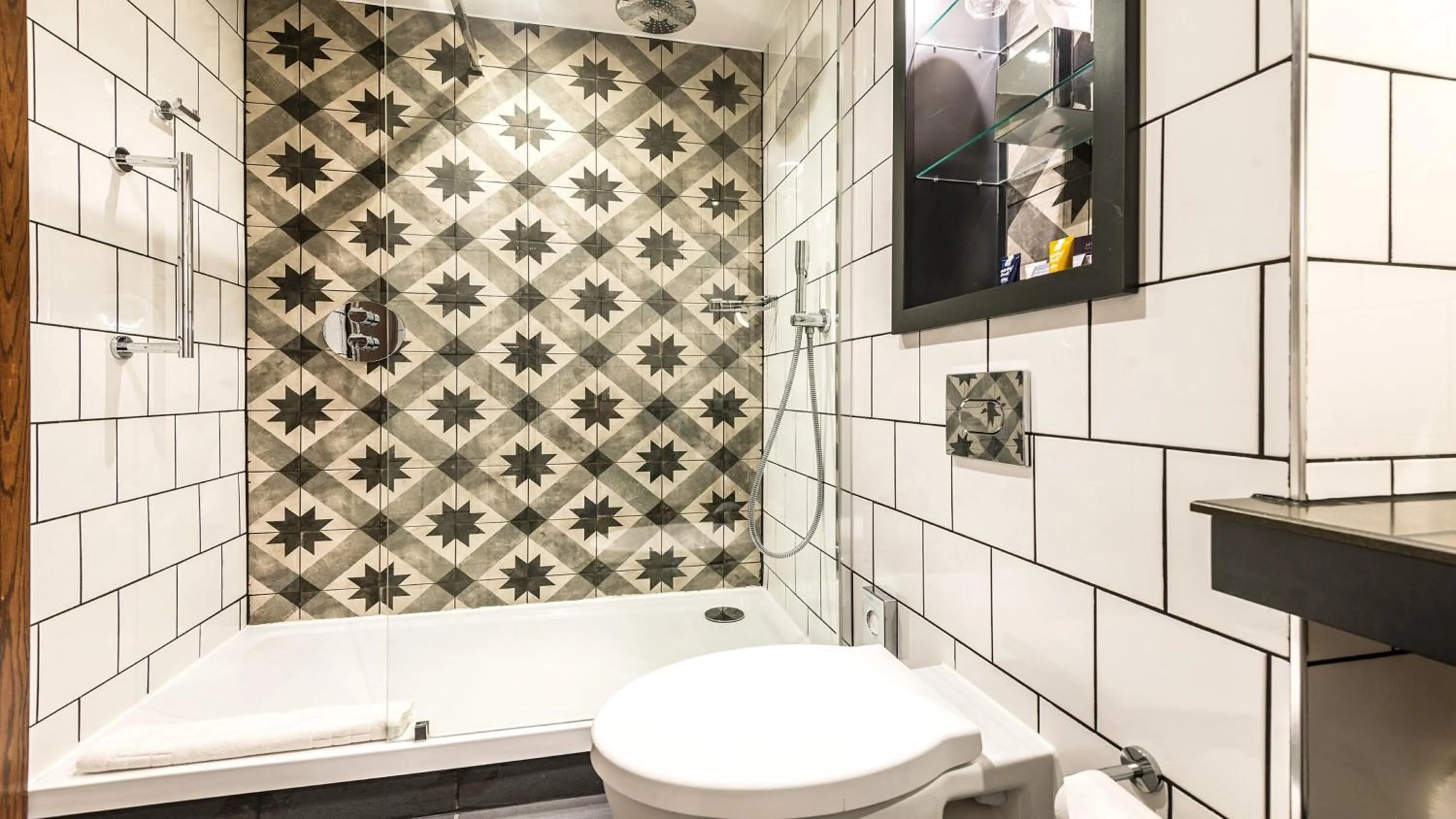 Bathroom in Hotel Indigo York by IHG