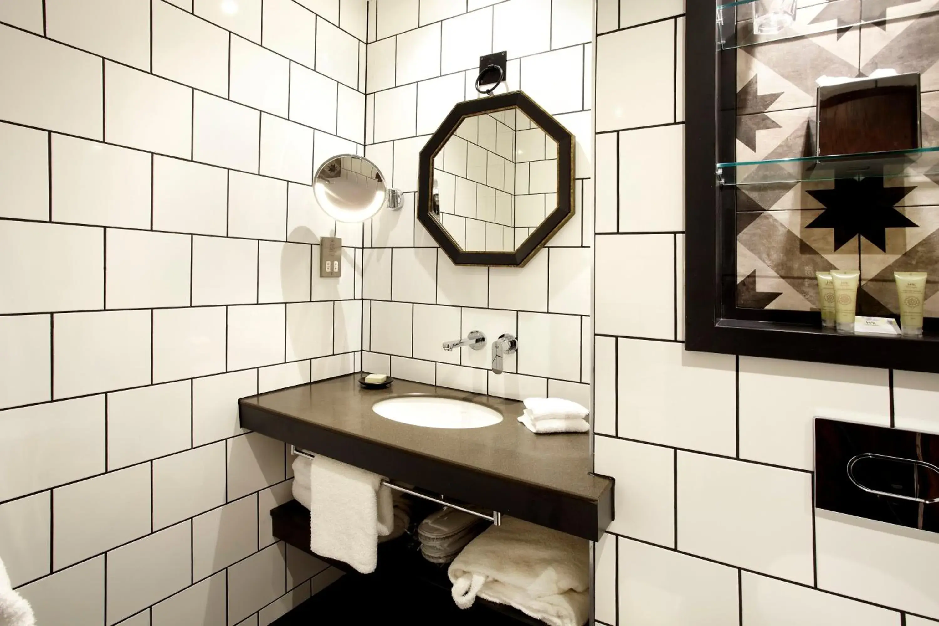 Premium King Room with Sofa Bed in Hotel Indigo York by IHG Premium King Room with Sofa Bed in Hotel Indigo York by IHG