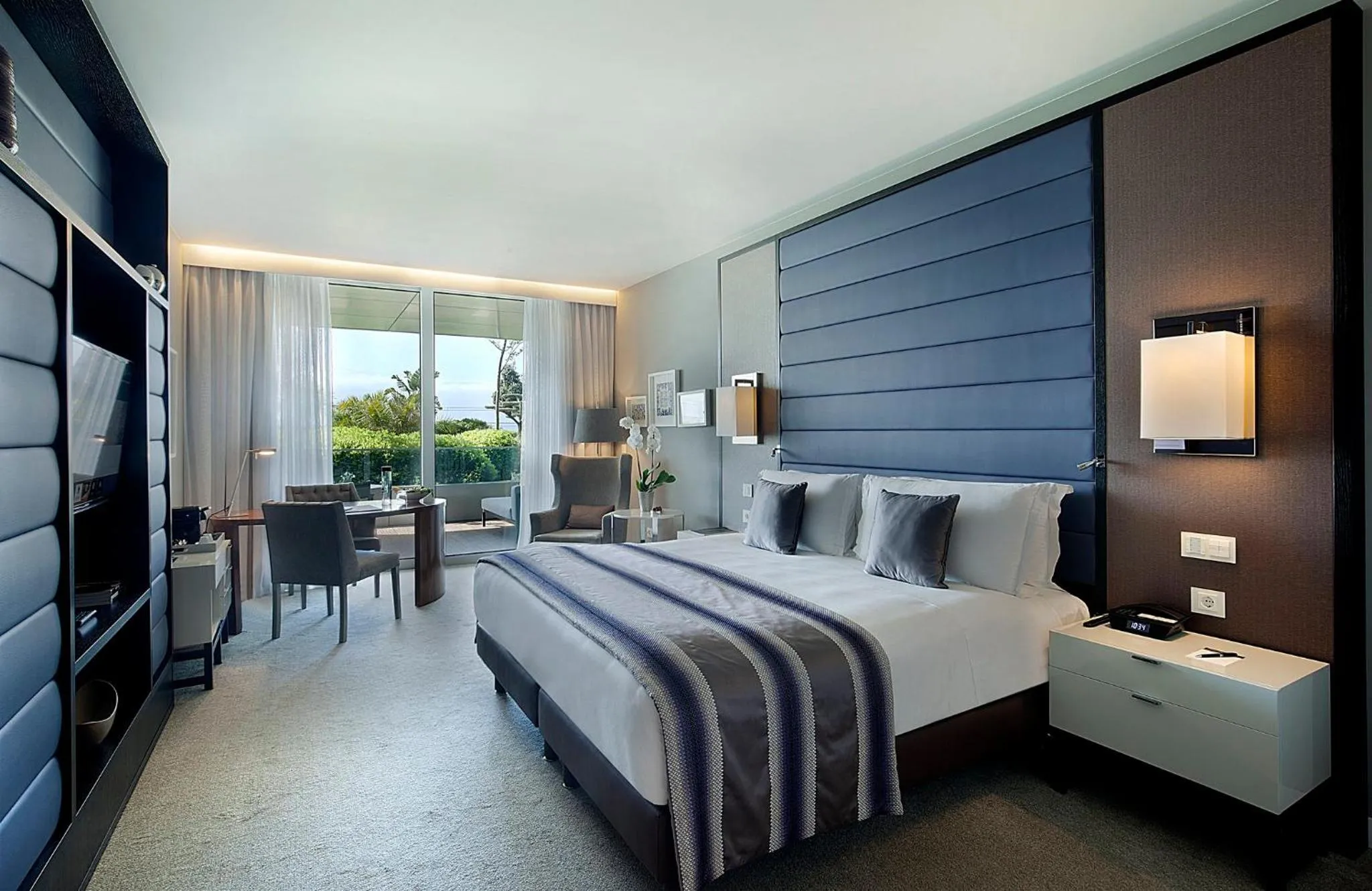 Photo of the whole room, Bed in InterContinental Cascais-Estoril by IHG