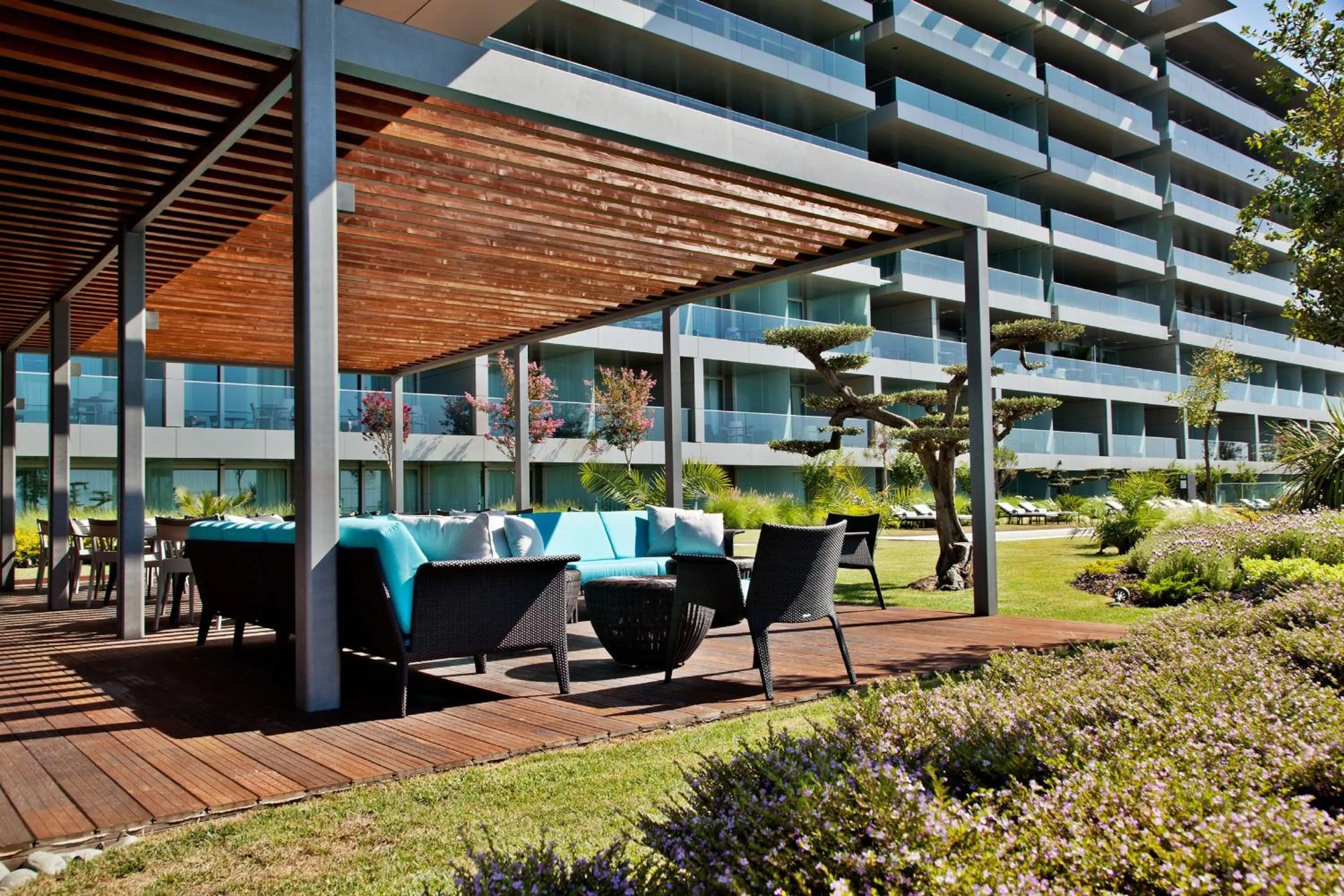 Lounge or bar in InterContinental Cascais-Estoril by IHG