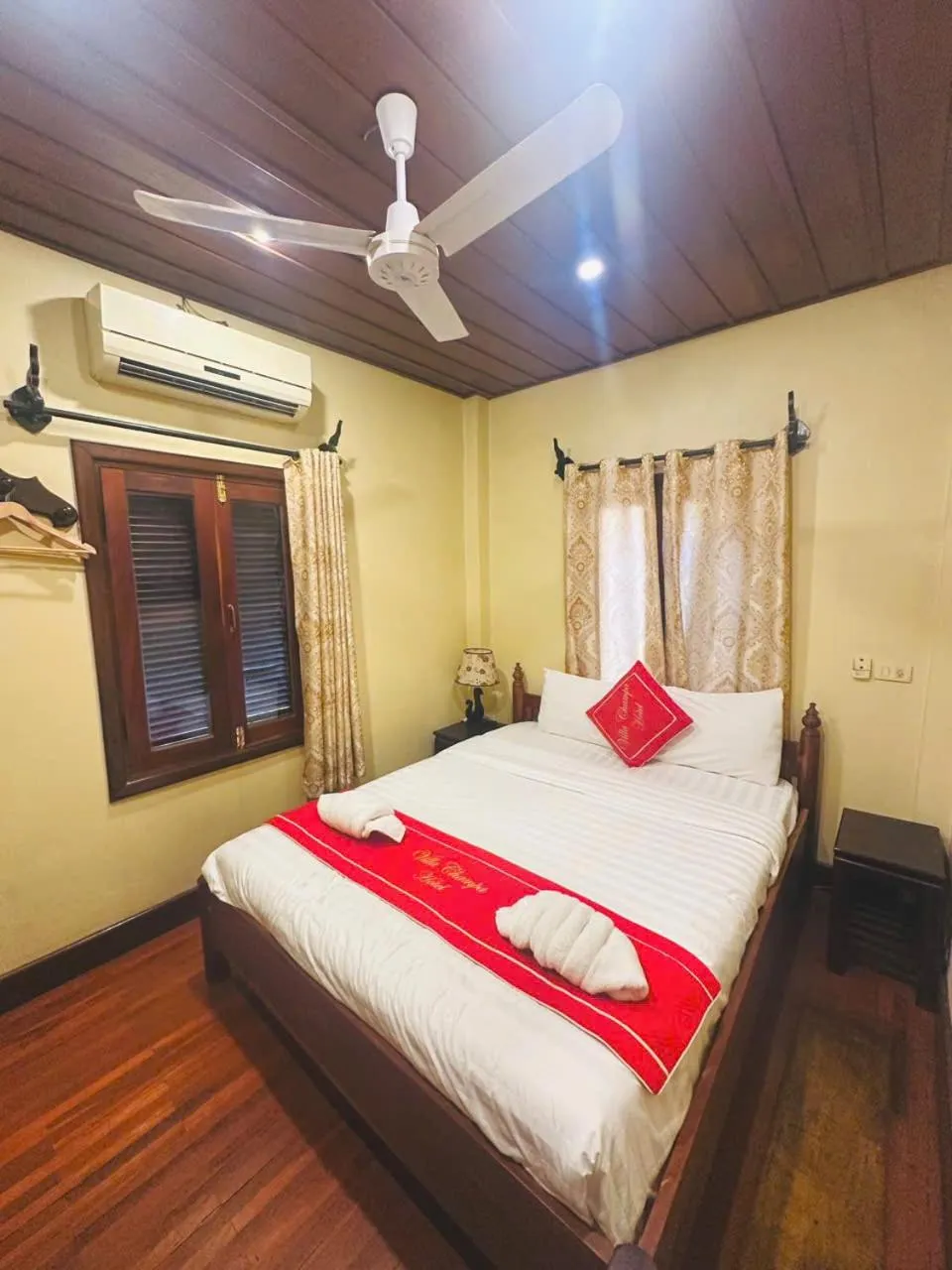 Bed in Luang Prabang Champa Villa Hotel