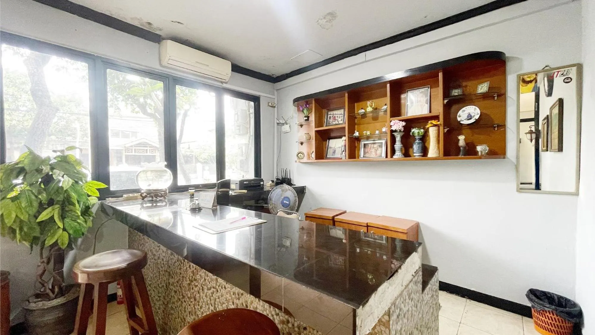 Lobby or reception in Bang Day Residence by Ruumu