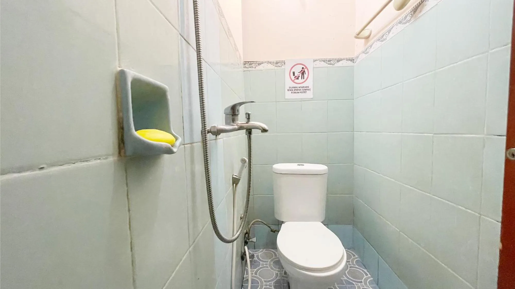 Bathroom in Bang Day Residence by Ruumu