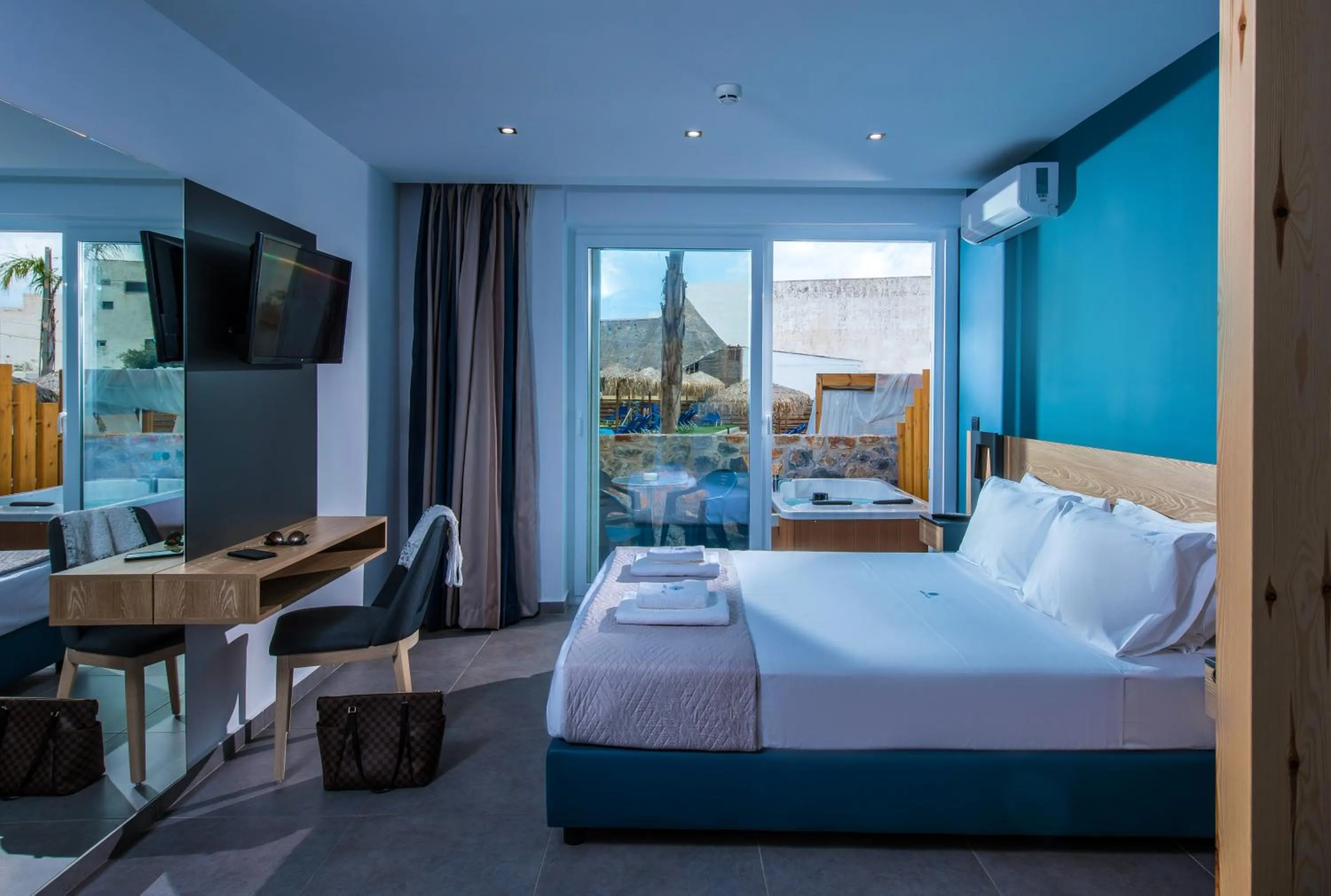 TV and multimedia, Bed in Infinity Blue Boutique Hotel & Spa - Adults Only