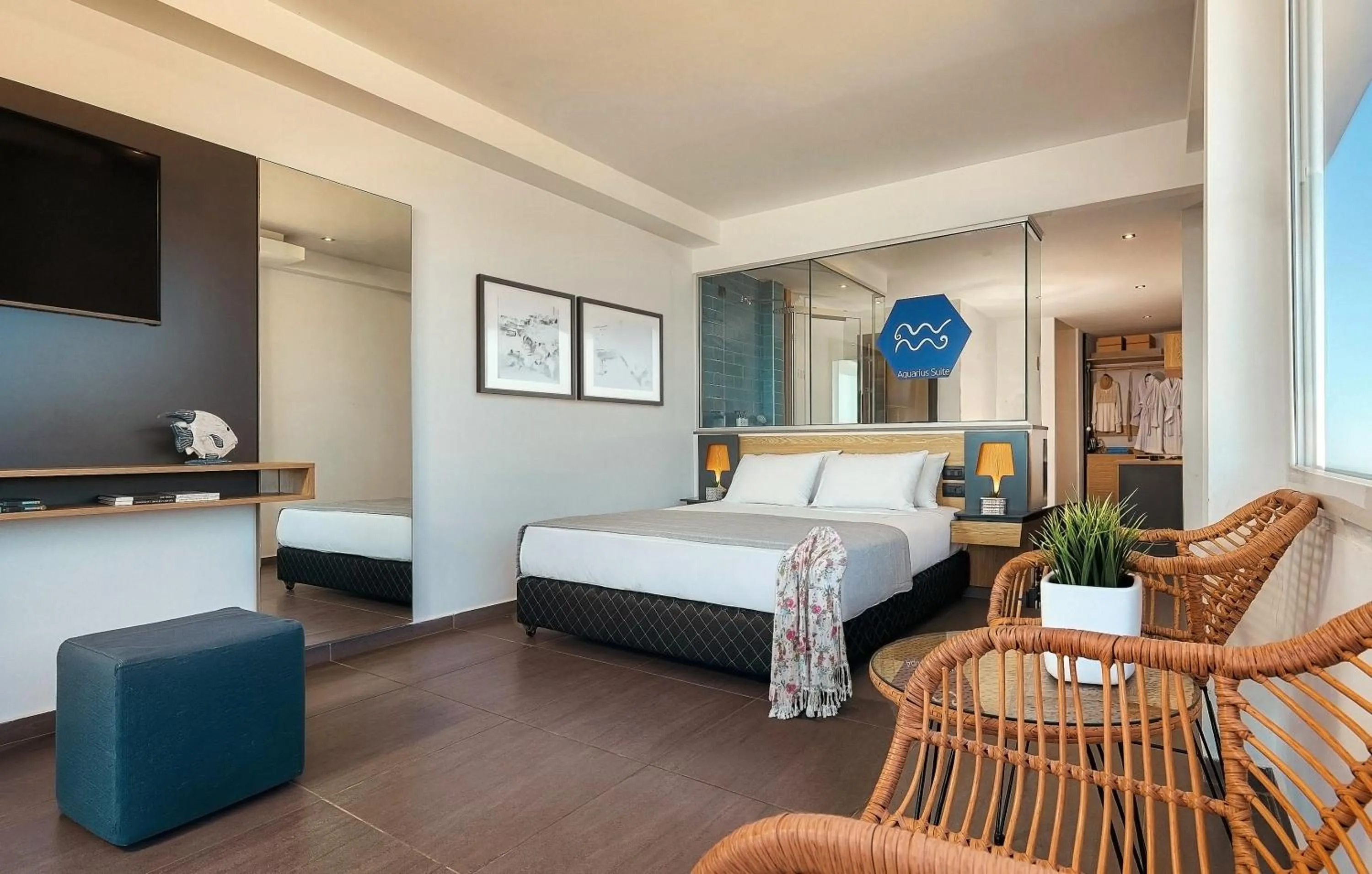 Photo of the whole room, Bed in Enorme Infinity Beach ex Infinity Blue