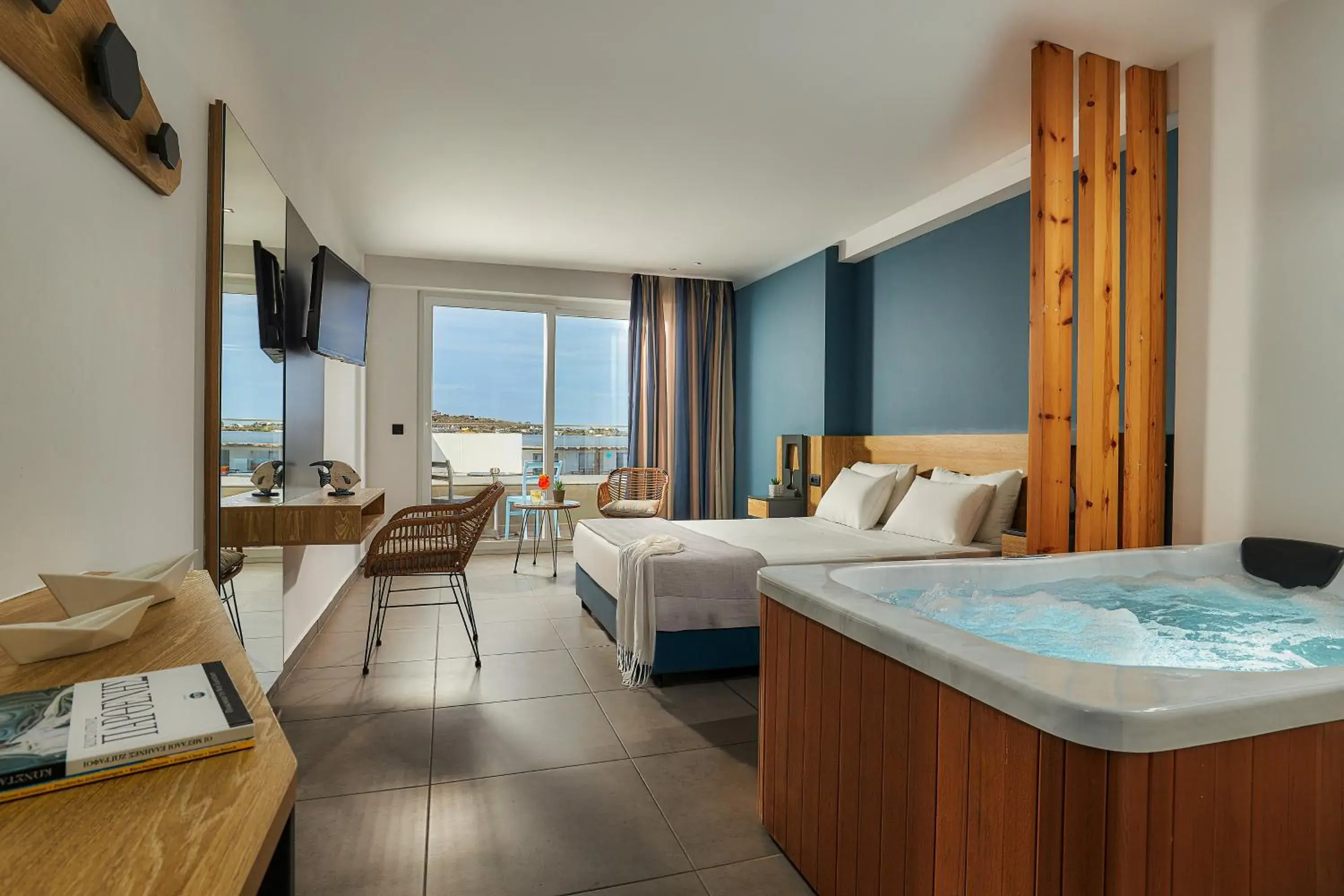 Hot Tub, Bed in Enorme Infinity Beach ex Infinity Blue Hot Tub, Bed in Enorme Infinity Beach ex Infinity Blue