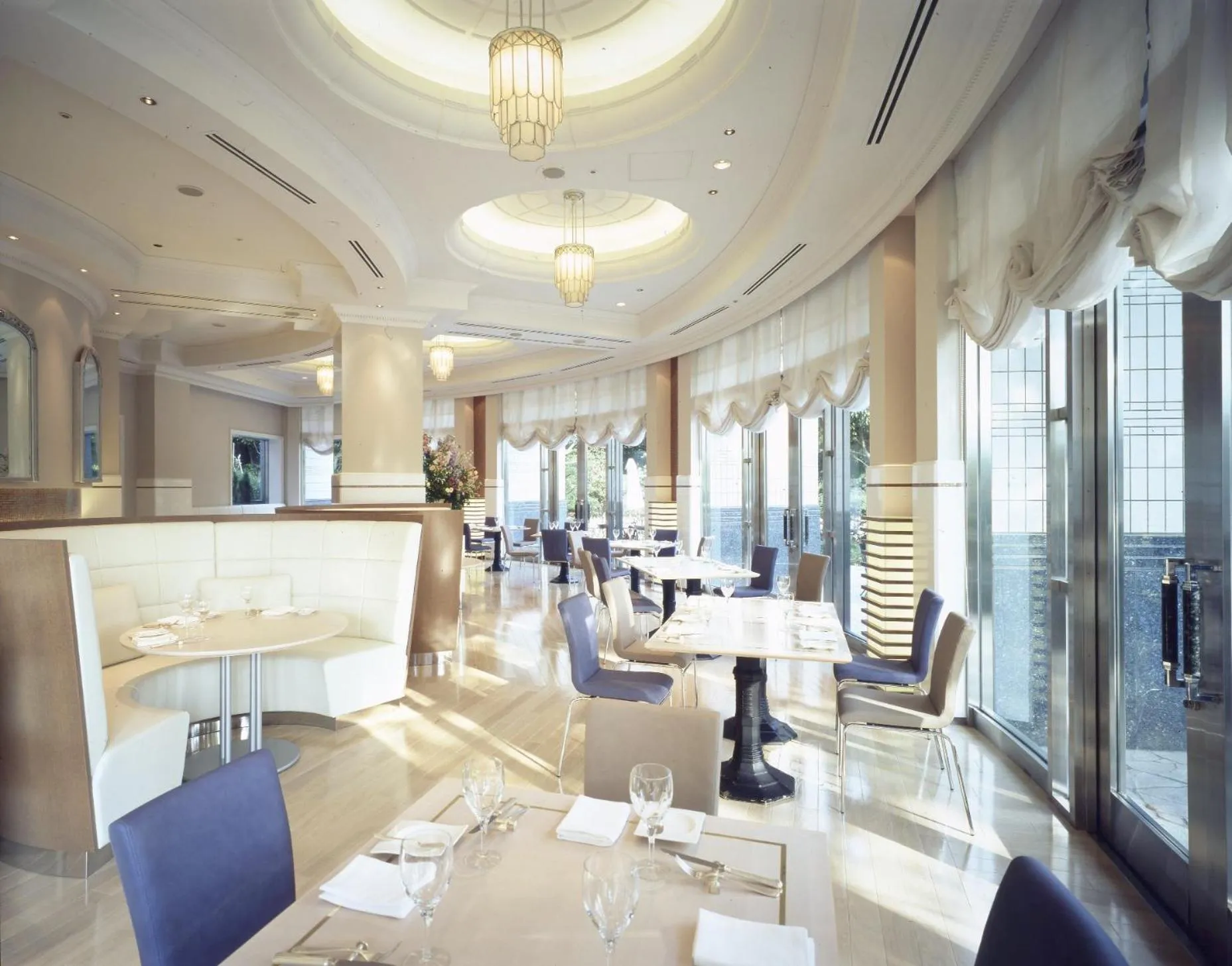 Restaurant/places to eat in Hotel The Manhattan