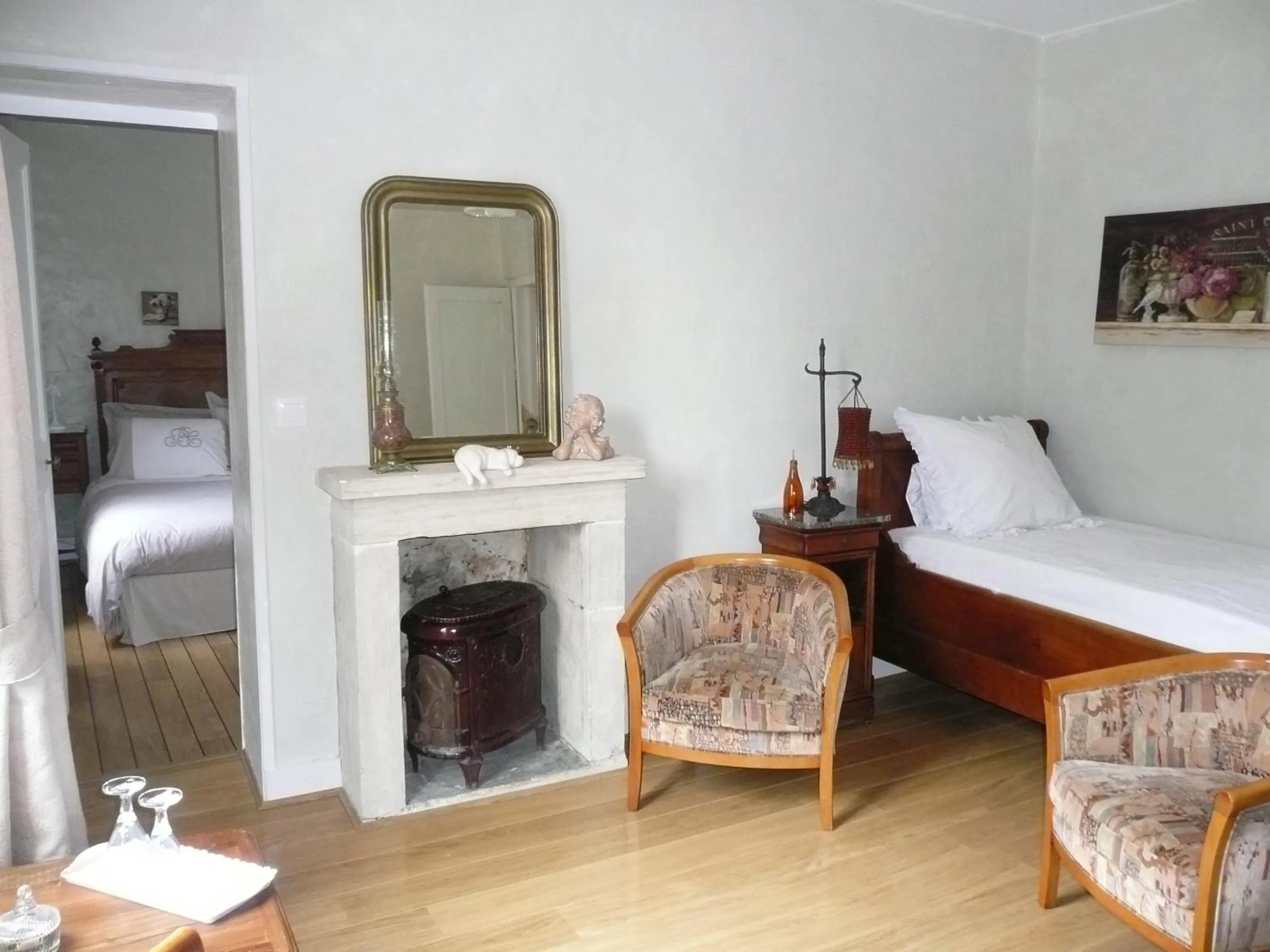 Photo of the whole room, Bed in Les Lilas de Bellefontaine