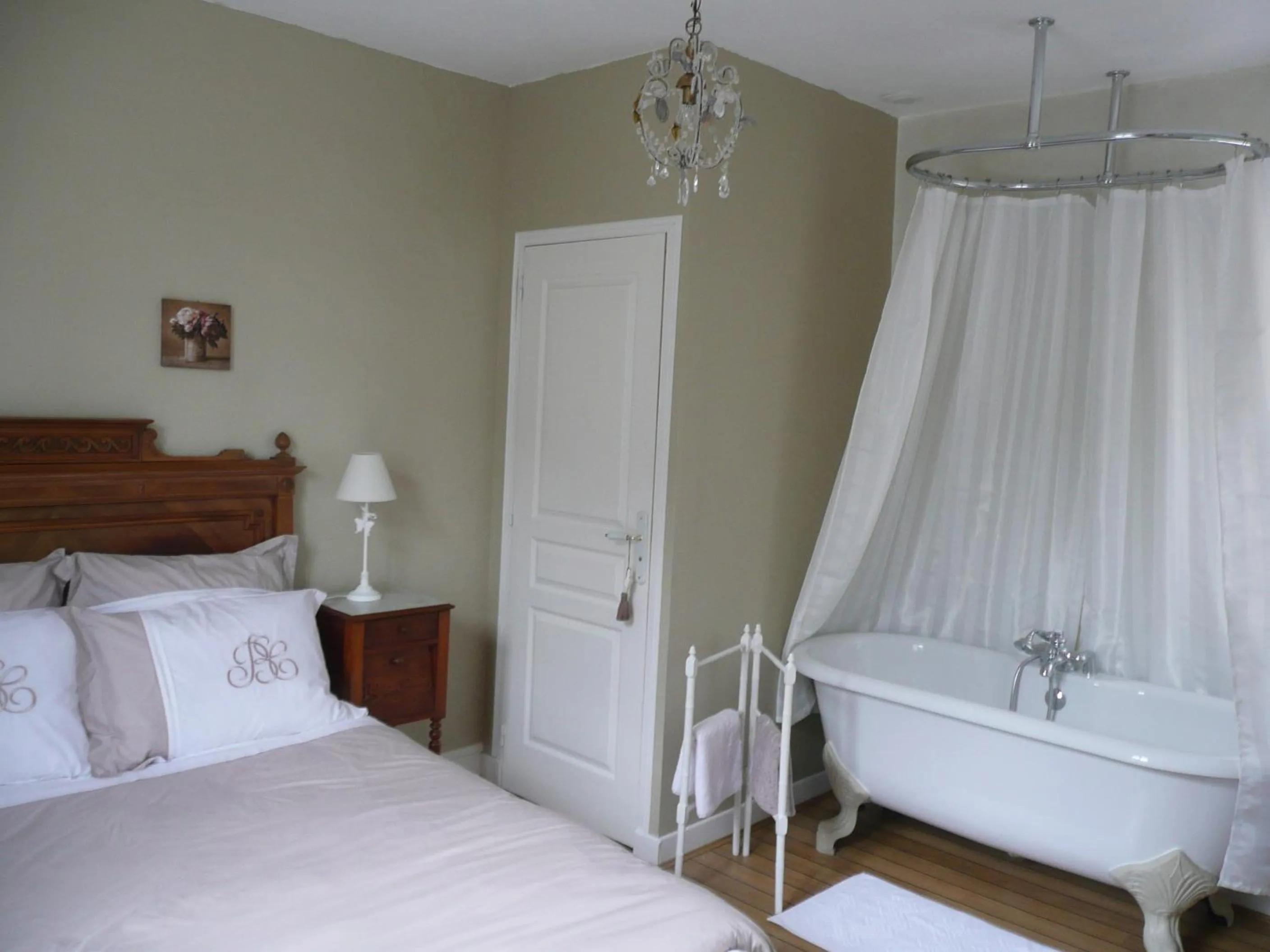Bedroom, Bed in Les Lilas de Bellefontaine