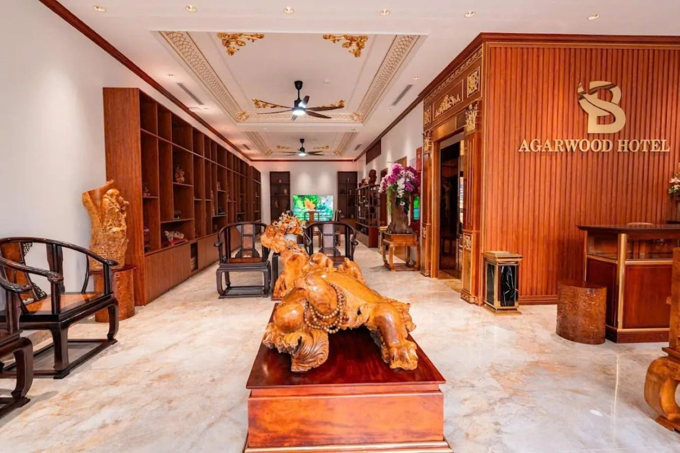 Communal lounge/ TV room in Agarwood Hotel