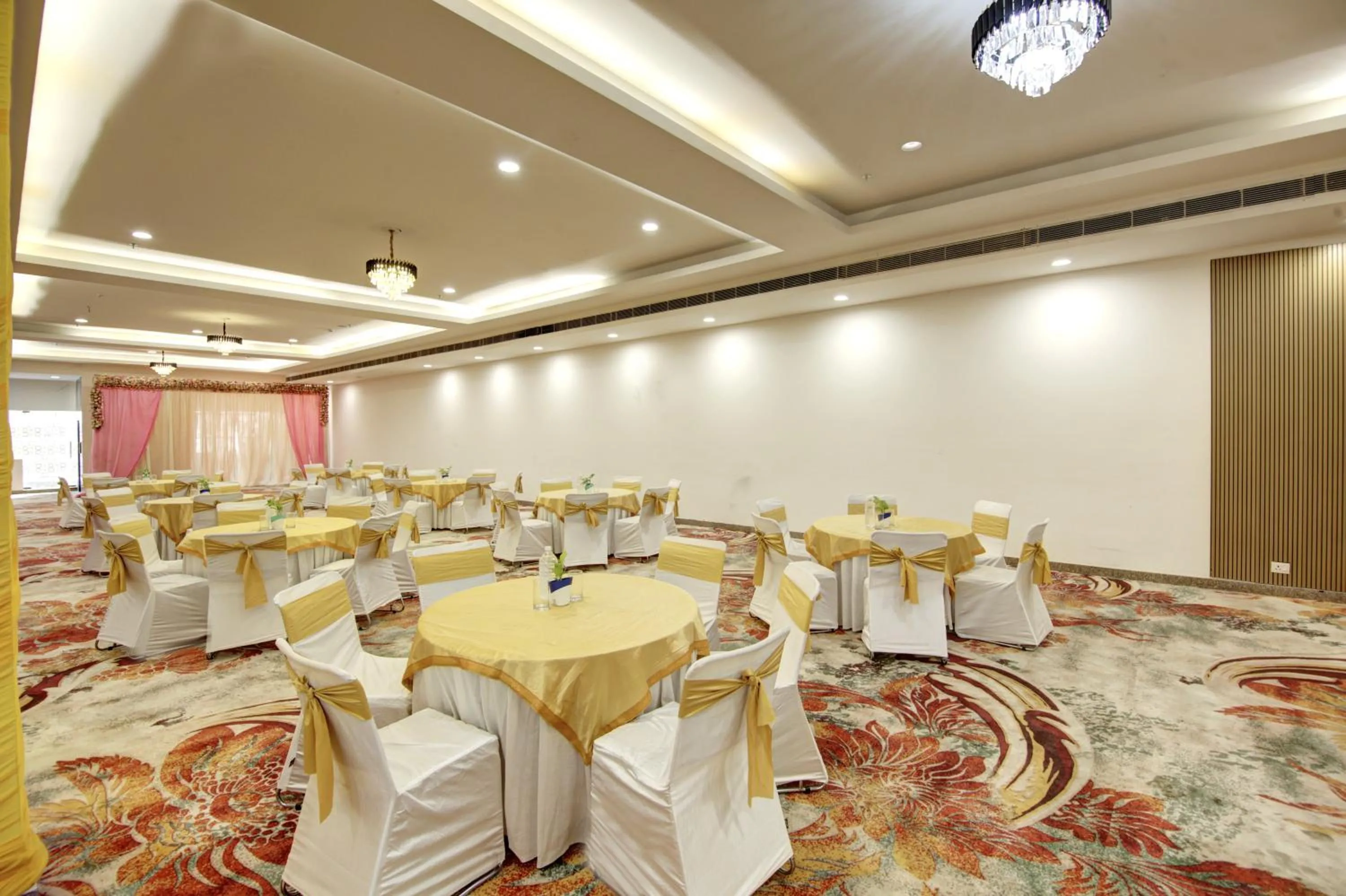 Restaurant/places to eat in The Hoften FlxHo Cyber One, Cyber City, Gurugram
